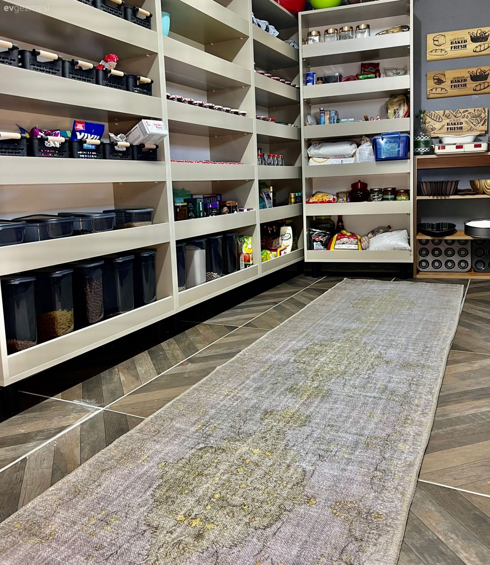 Müstakil Ev Modelleri: Grinin 50 Tonunu Barındıran Çiftlik Evi