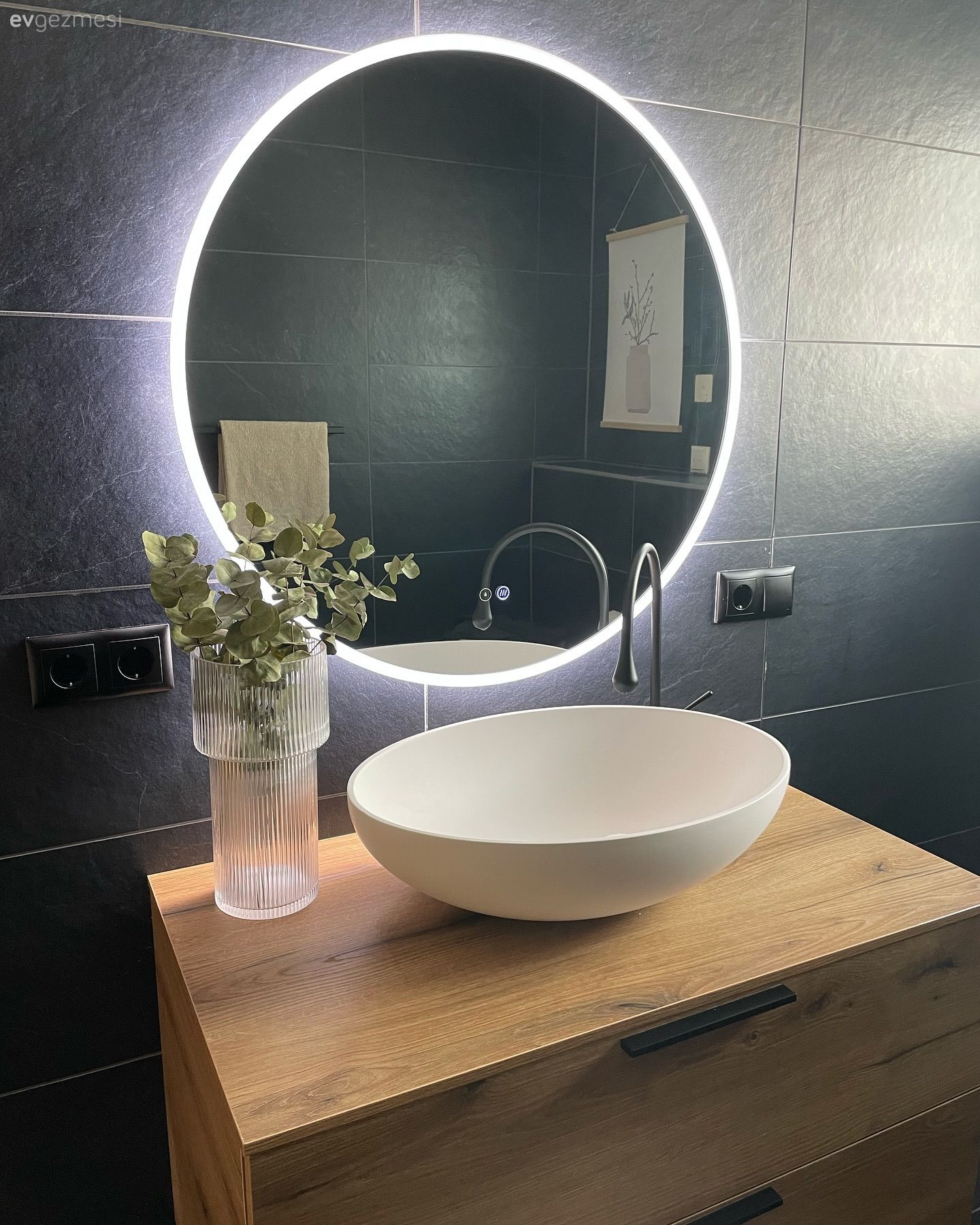 Modern Mimariden İlham Alan Bu Evde Renkler Risksiz