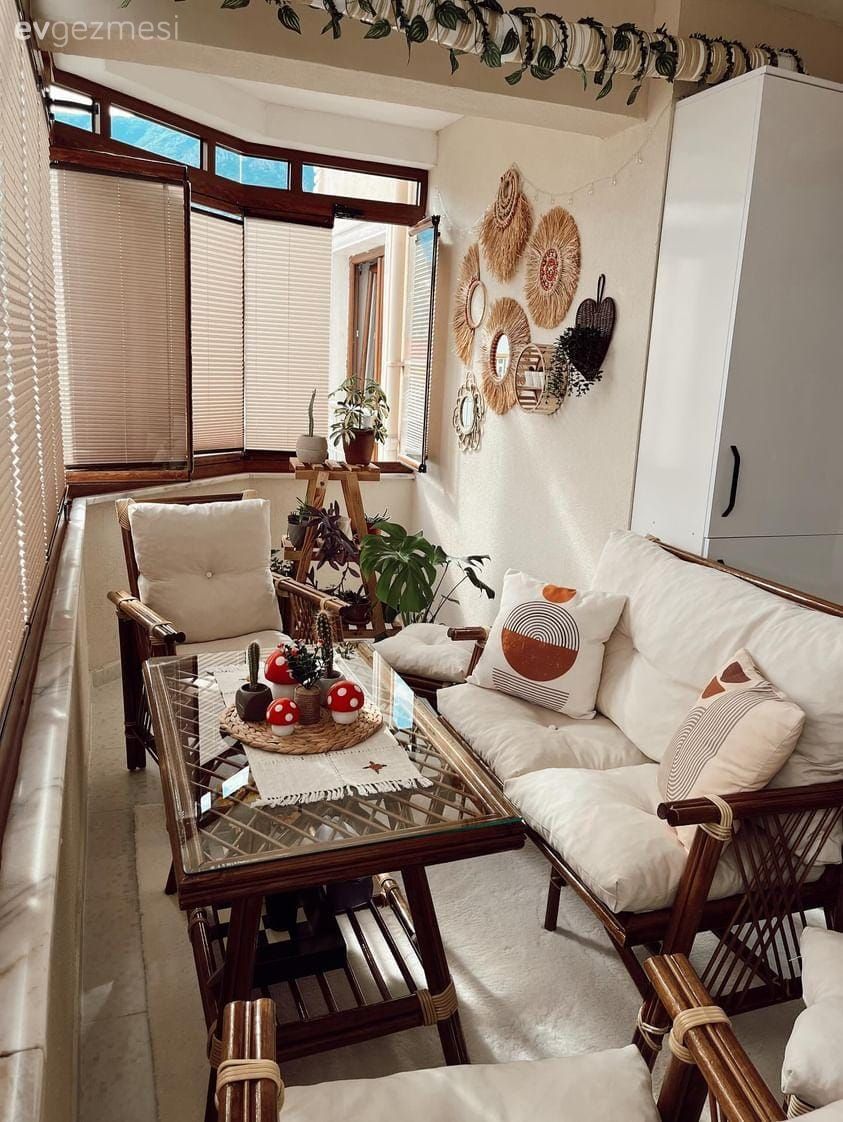 Balkon, Bohem Dekorasyon, Beyaz, Ahşap Mobilya, Balkon oturma grubu, Kırlent, Ev tekstili, Balkon masası, Balkon perdesi, Plise perde, Perde