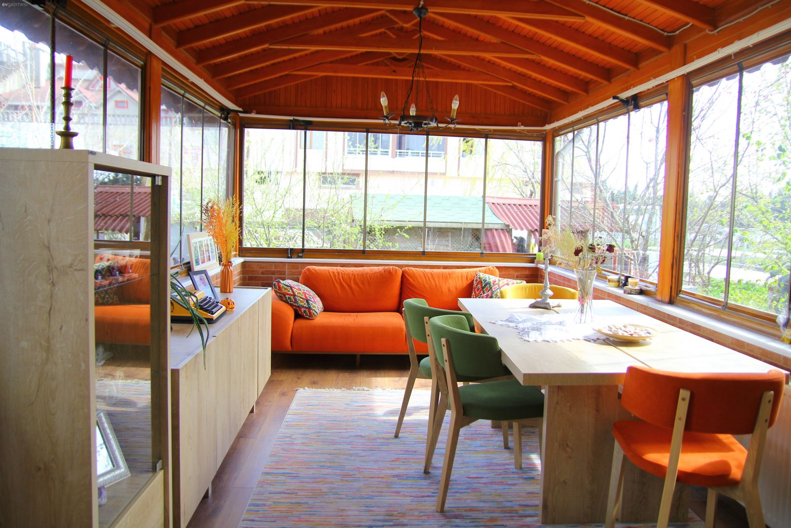 Kış bahçesi, Turuncu, Yeşil, Sandalye, Balkon oturma grubu, Balkon, Balkon masası, Avize, Aydınlatma, Sarı