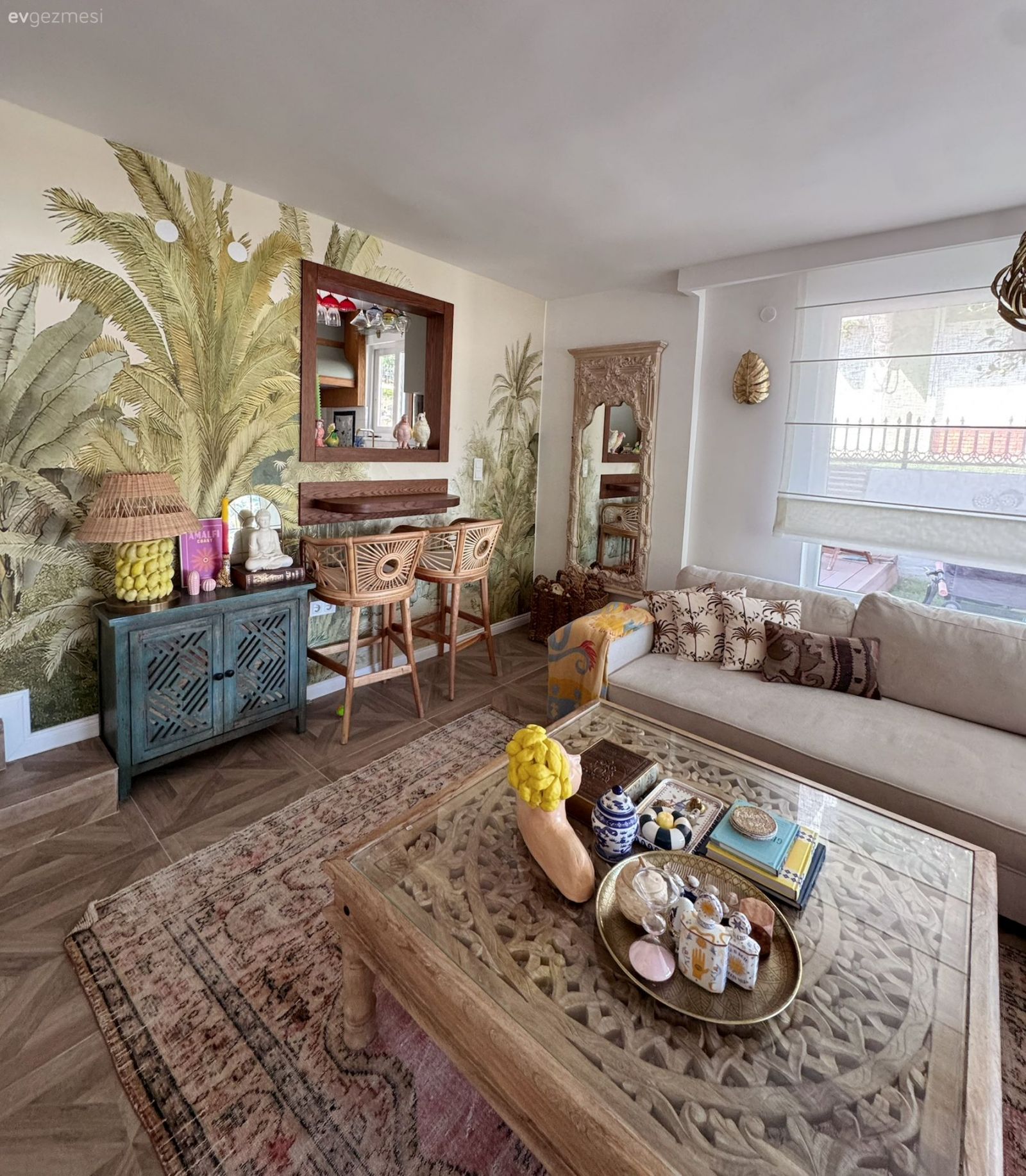 Salon, Bohem Dekorasyon, Eklektik, Beyaz, Krem, Bej, Kahverengi, Yeşil, Köşe koltuk, Koltuk takımı, Berjer, Desenler, Masif ahşap, Orta sehpa, Sehpa, Duvar kağıdı, Duvar dekorasyonu, Katlamalı perde, Perde, Avize, Aydınlatma, Konsol, Ayna, Hasır sandalye, Parke, Salon halısı, Kilim, Halı