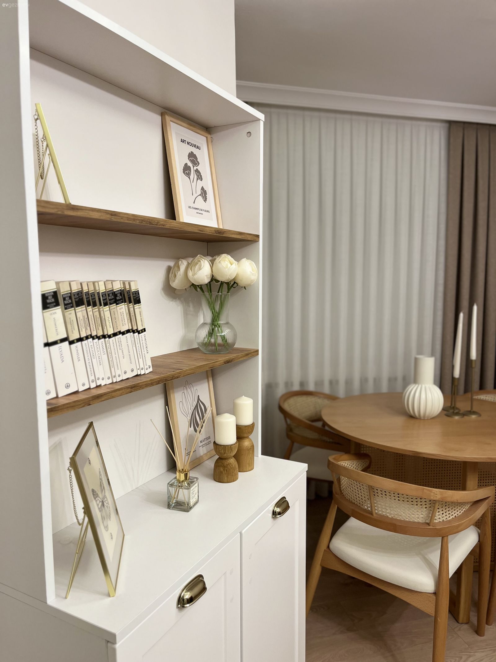 İskandinav, Kitaplık, Beyaz, Ahşap Mobilya, Hasır, Hasır sandalye, Yemek masası, Tül perde, Perde, Fon perde