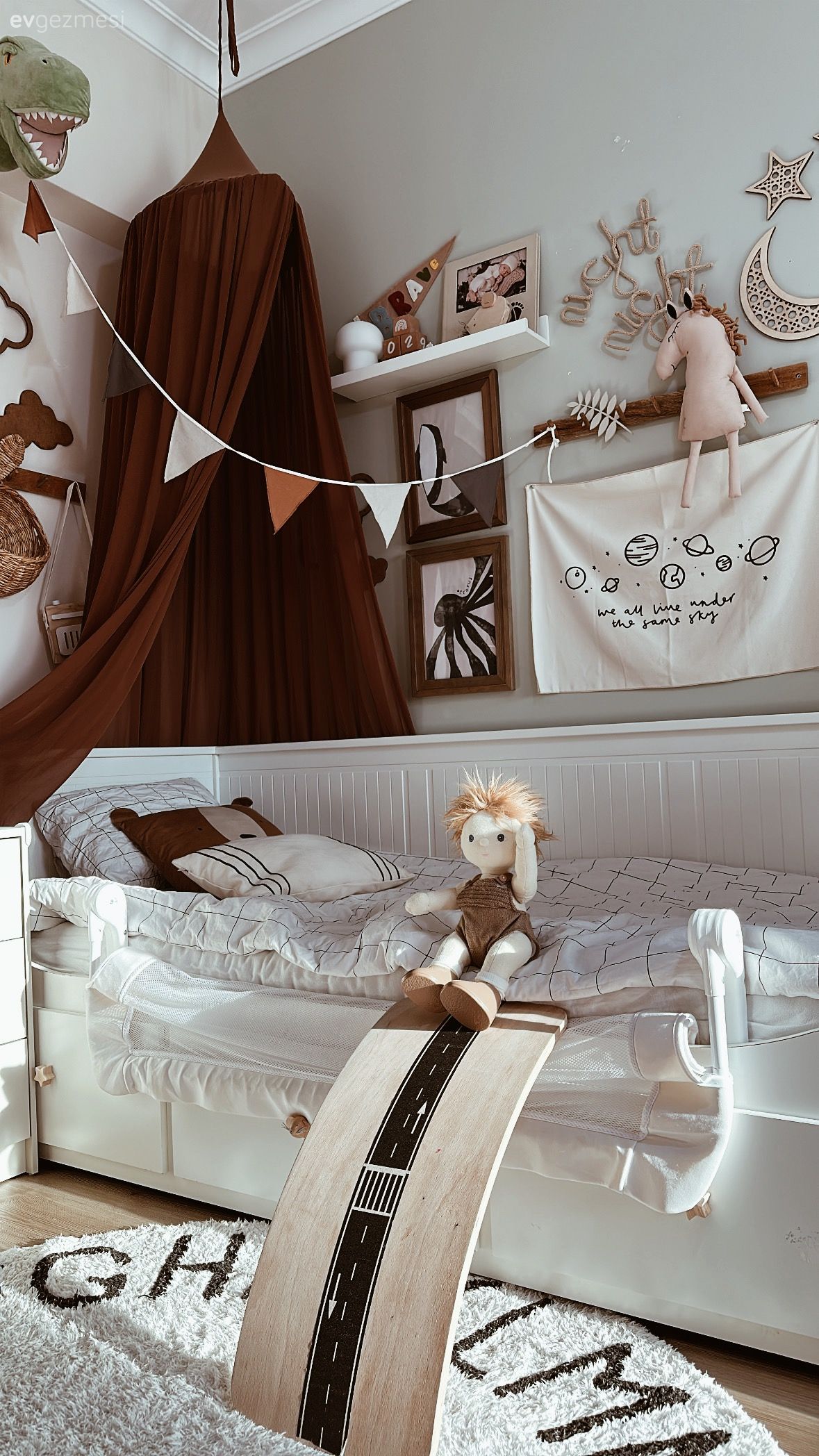 Bu Evde Küçük Çocuğa Rağmen Beyaz Renk Baş Rolde Olmuş