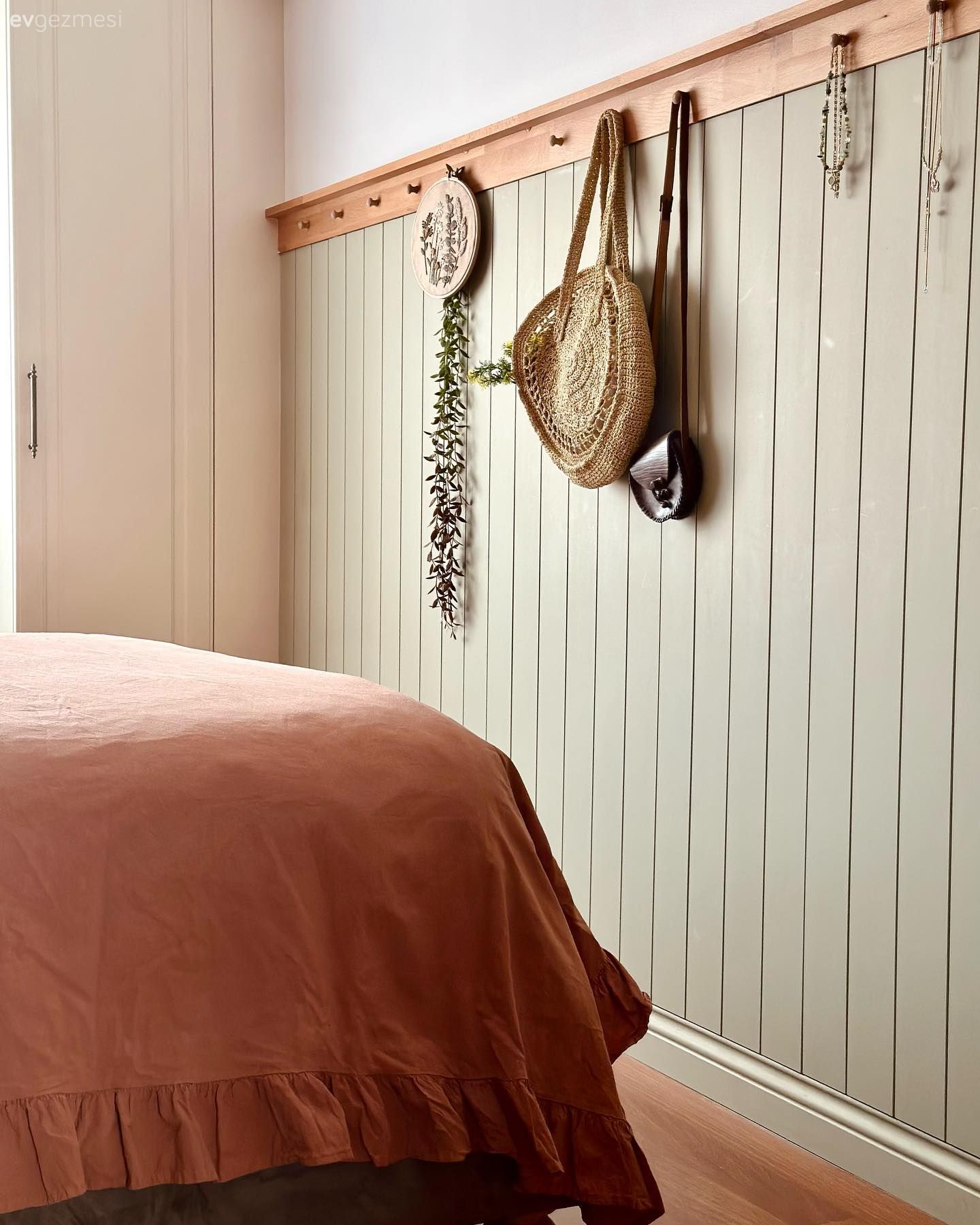 Öncesi&Sonrası: Bu Country Yatak Odası Şimdi Daha Romantik!