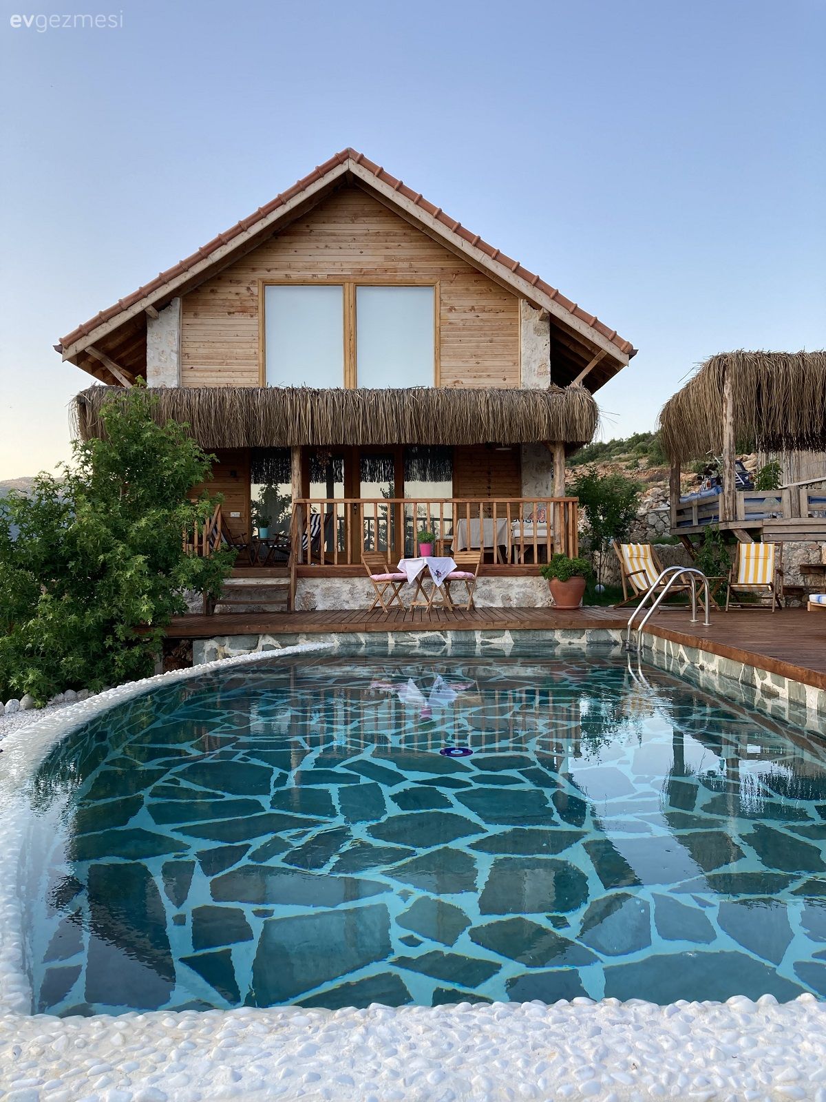 Kaş'taki Bu Tatil Evi Geçmiş ve Bugün Arasındaki Eğlenceli Köprü!