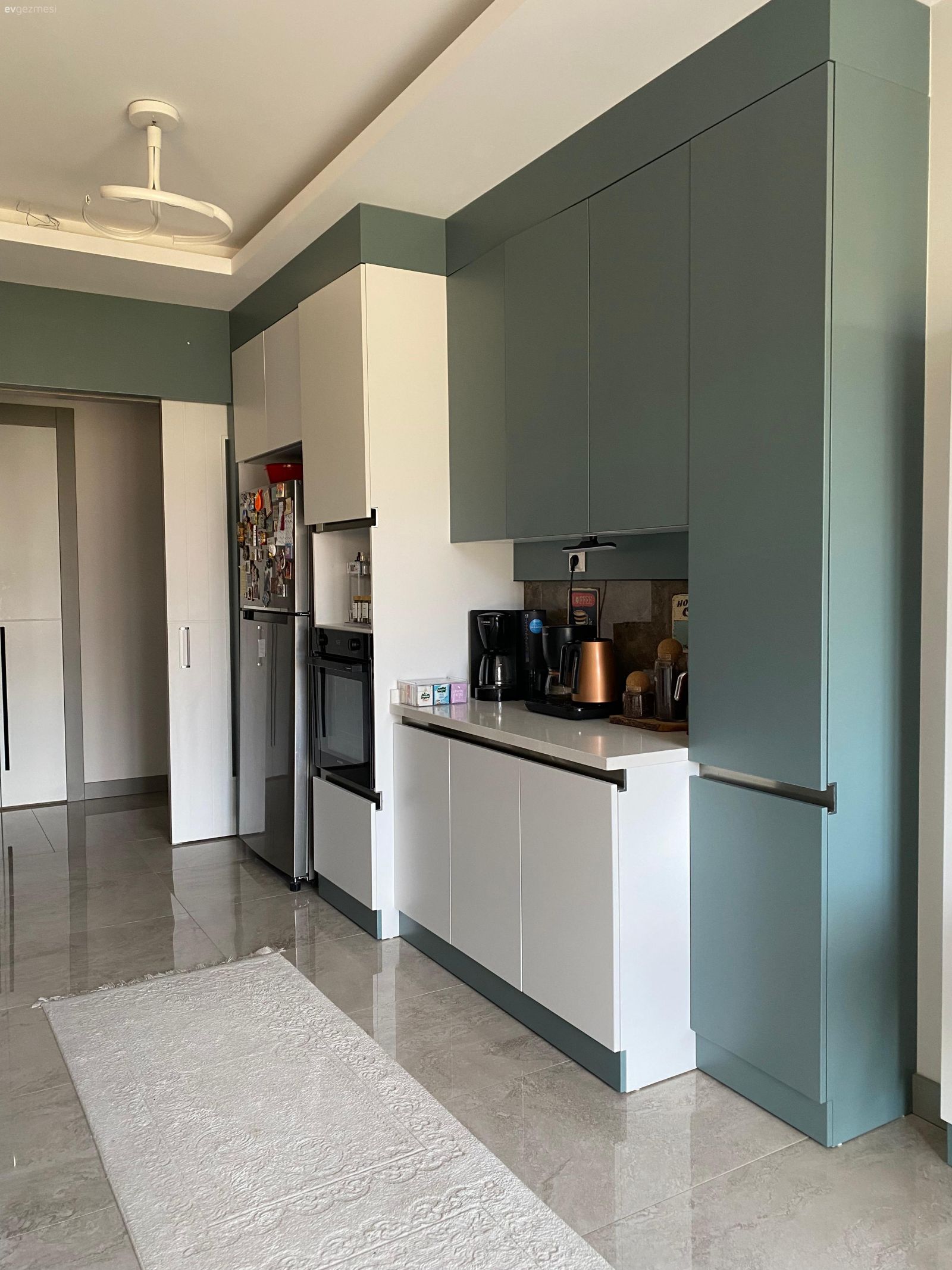 Modern mutfak, Mutfak, Ekstra mutfak dolabı, Beyaz, Yeşil, Kahve köşesi, Mutfak aksesuarları, Mutfak halısı, Mutfak zemin seramikleri, Ankastre
