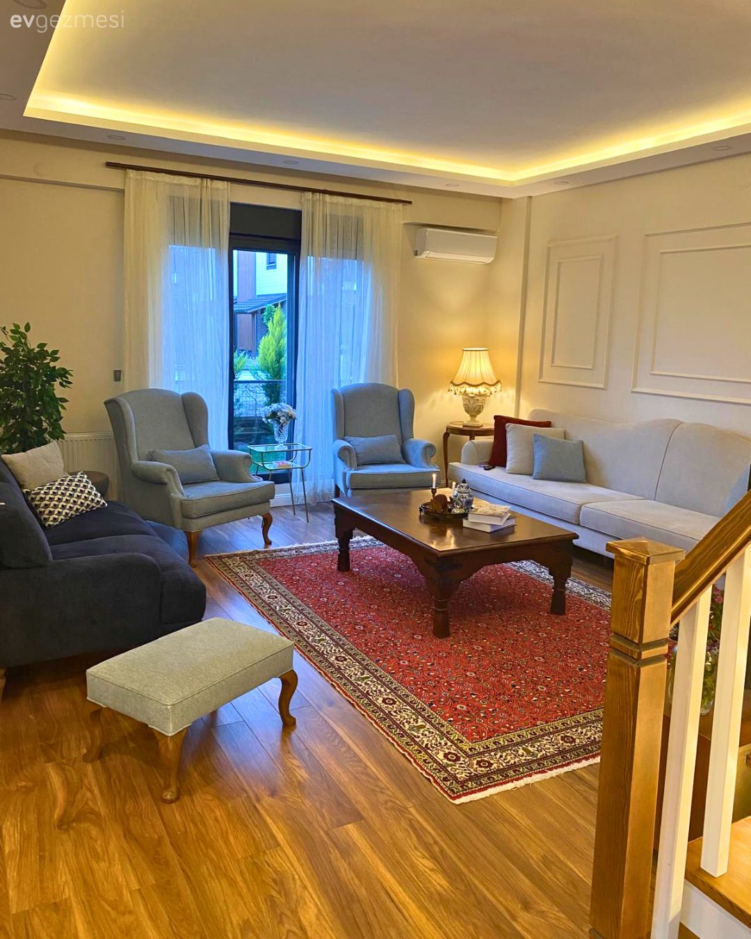 Üç Ayrı Odadan Açık Konsept Giriş Kata: Emekle Yoğrulmuş Edremit Evi