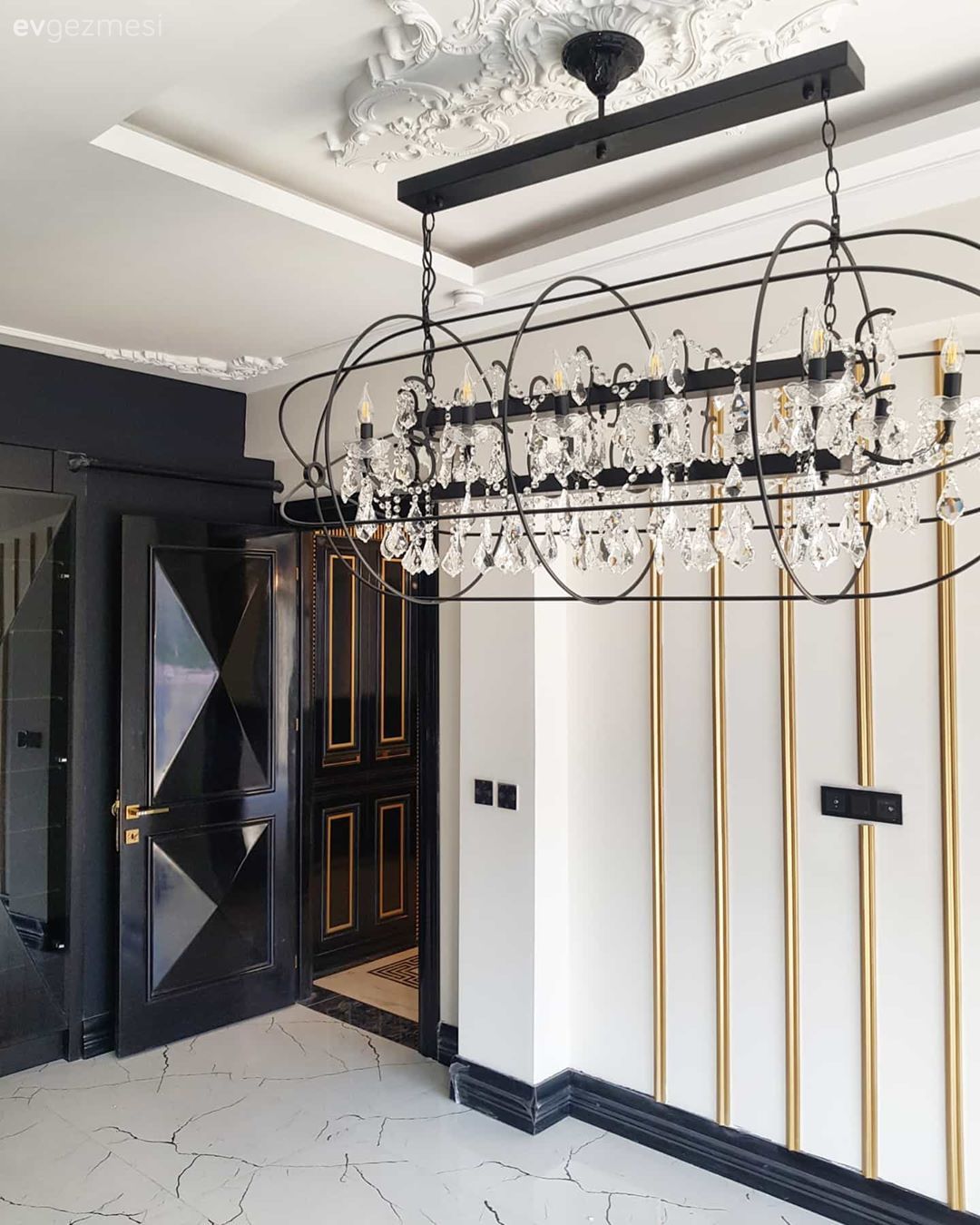 Mutfak, Klasik, Art deko, Büyük mutfak, Siyah, Beyaz, Altın, Tavan dekorasyon, Avize, Aydınlatma, Mutfak Avize Modelleri, Mutfak duvar dekorasyonu