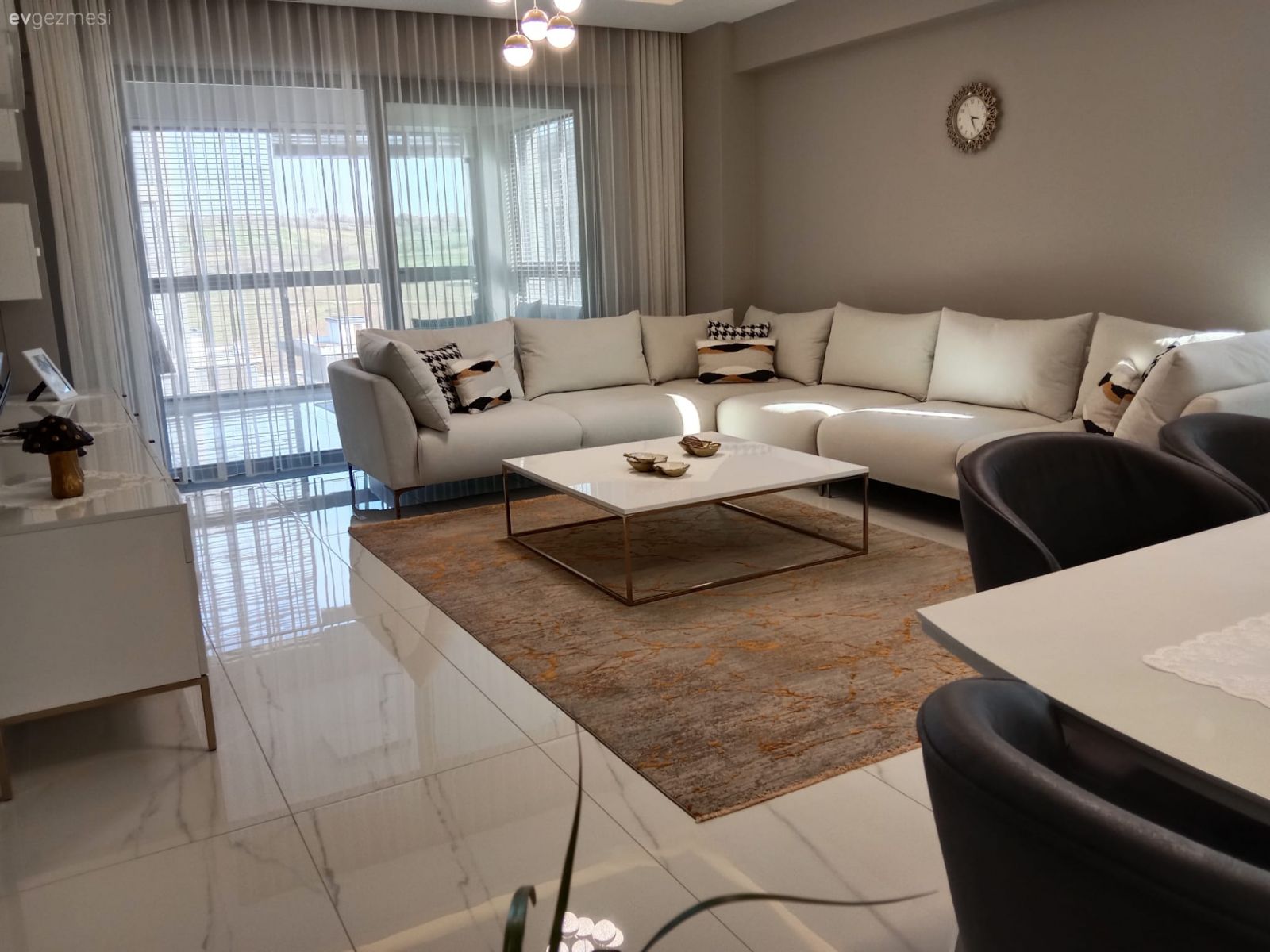 Bu Çanakkale Evinde Modern Stilin Arasına Art Deko Serpiştirilmiş!