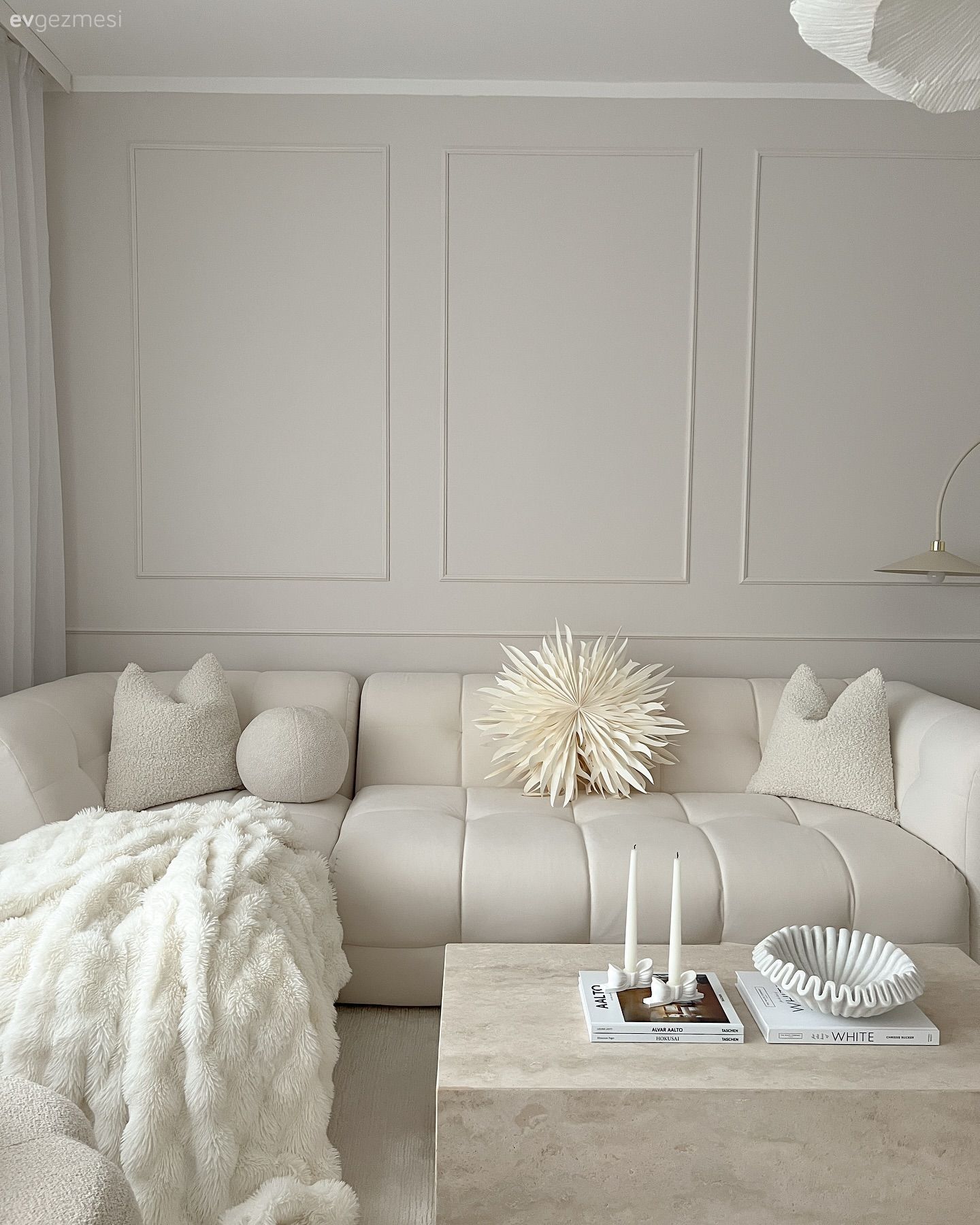 Beyazlara Aşık Bu Evde Yumuşak Hatlar Belirgin