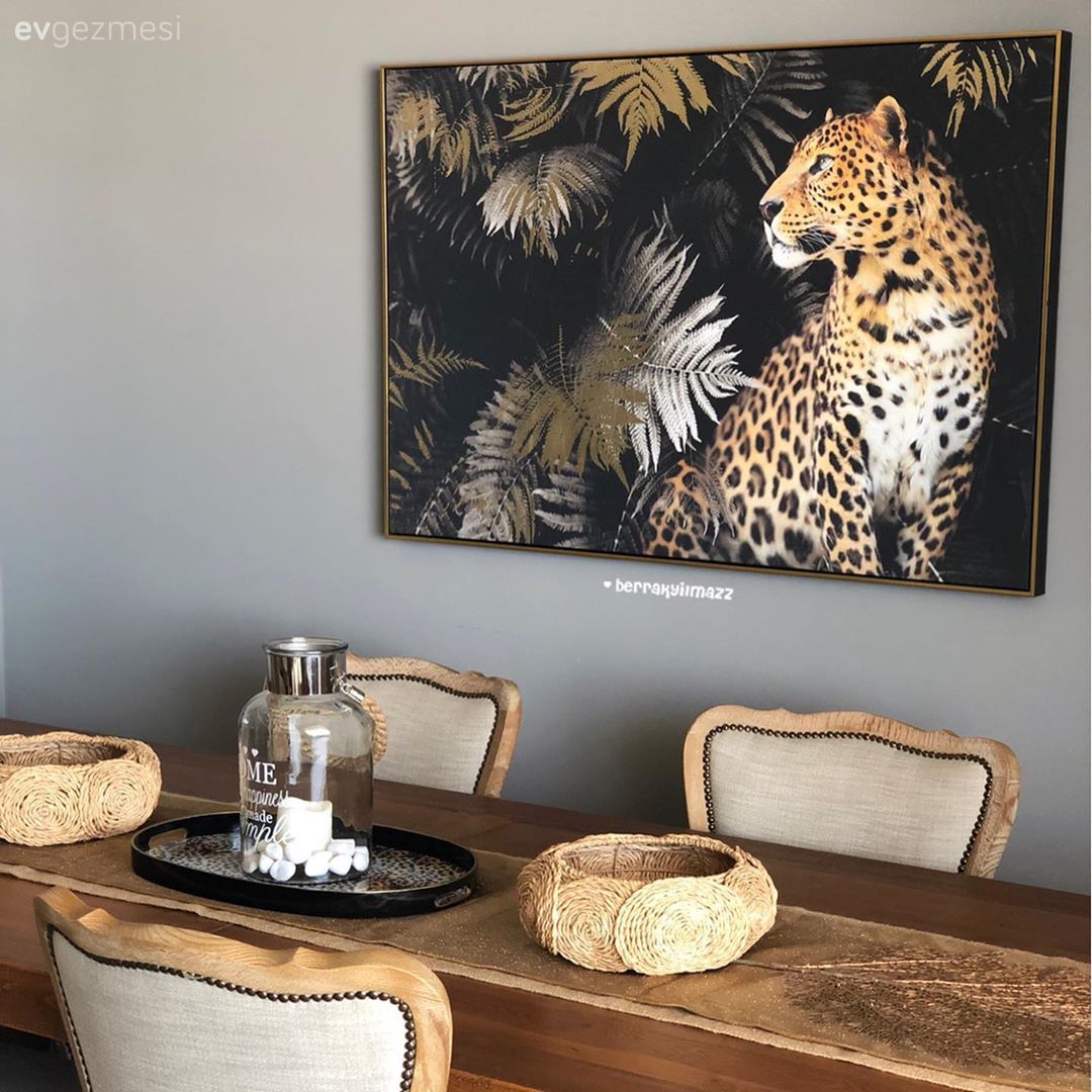 Yemek Odası, Ayna, Yemek masası, Sandalye, Krem, Ahşap Mobilya, Tablo, Duvar dekorasyonu, Ev bitkisi, Saksı, Ahşap masa, Siyah