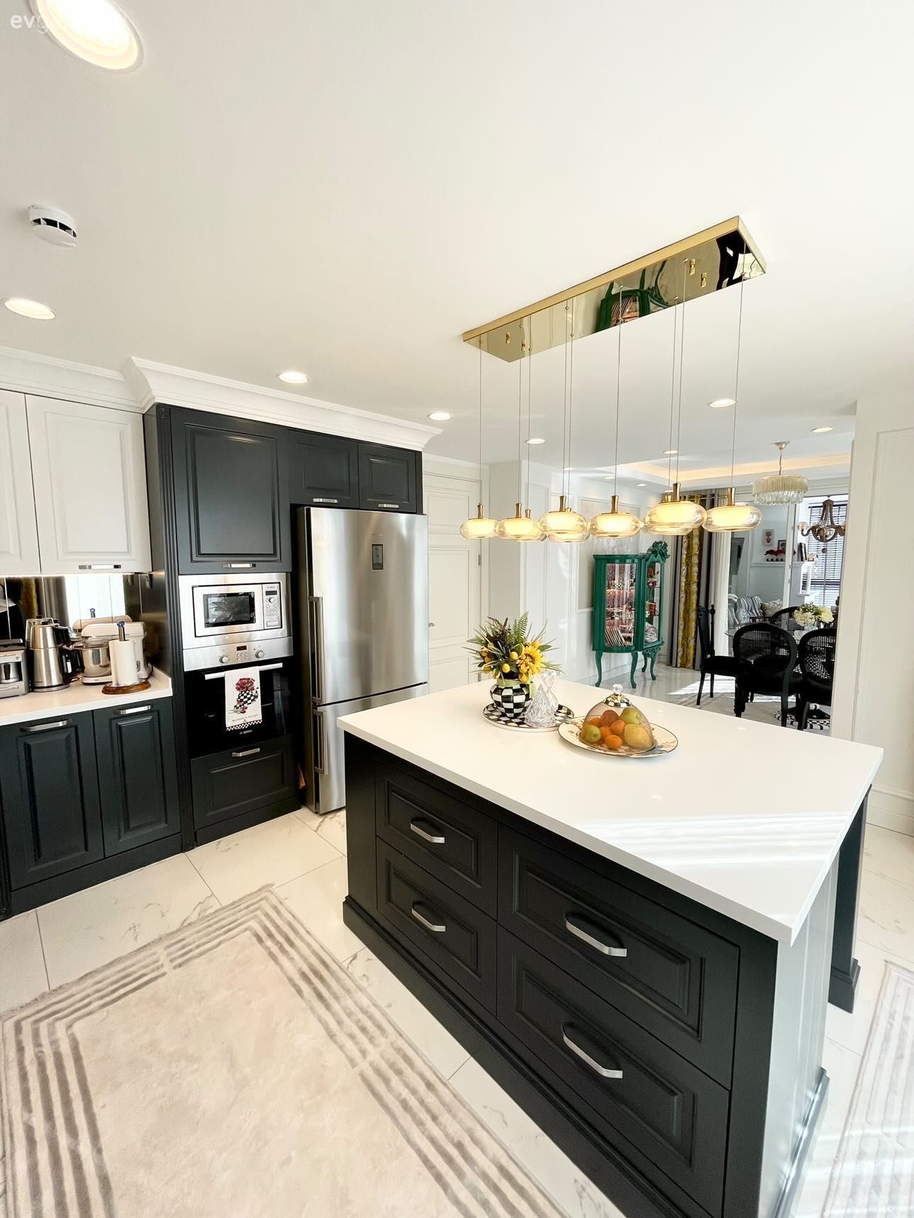 Mutfak, Modern, Beyaz, Siyah, Yeşil, Mutfak tezgahı, Mutfak tezgah arası, Mutfak halısı, Mutfak Avize Modelleri, Ankastre, Ayna tezgah arası, Sandalye, Yemek masası, Fon perde, Perde, Tül perde, Ada mutfak