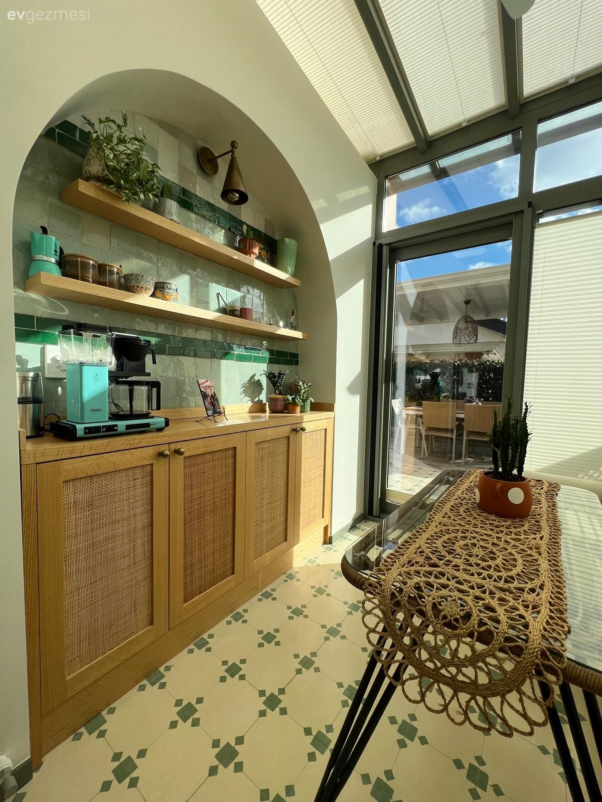 Uskumruköy'deki Bu Evin Mutfağının Büyük Kısmı Eskiden Bahçeymiş!