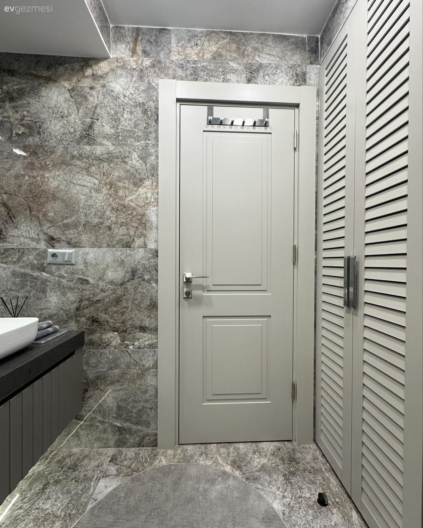 İşlevsel ve Göz Alıcı: Modern Bir Banyo!