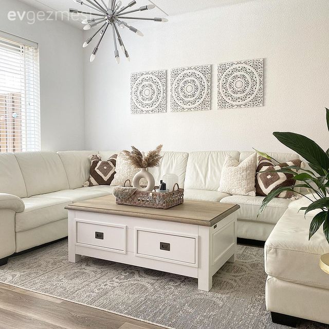 Salon, İskandinav, Modern, Beyaz, Krem, Bej, Kahverengi, Duvar panosu, Duvar dekorasyonu, Kırlent, Ev tekstili, Orta sehpa, Sehpa, Halı, Salon halısı, Ev bitkisi, Avize, Aydınlatma, Salon avizesi, Vazo, Ev Aksesuar