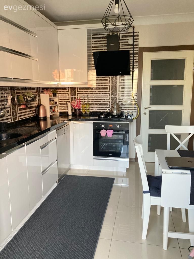 İskandinav Esintili Bu Ev Siyah, Beyaz ve Griyi Birbirinden Ayırmamış!