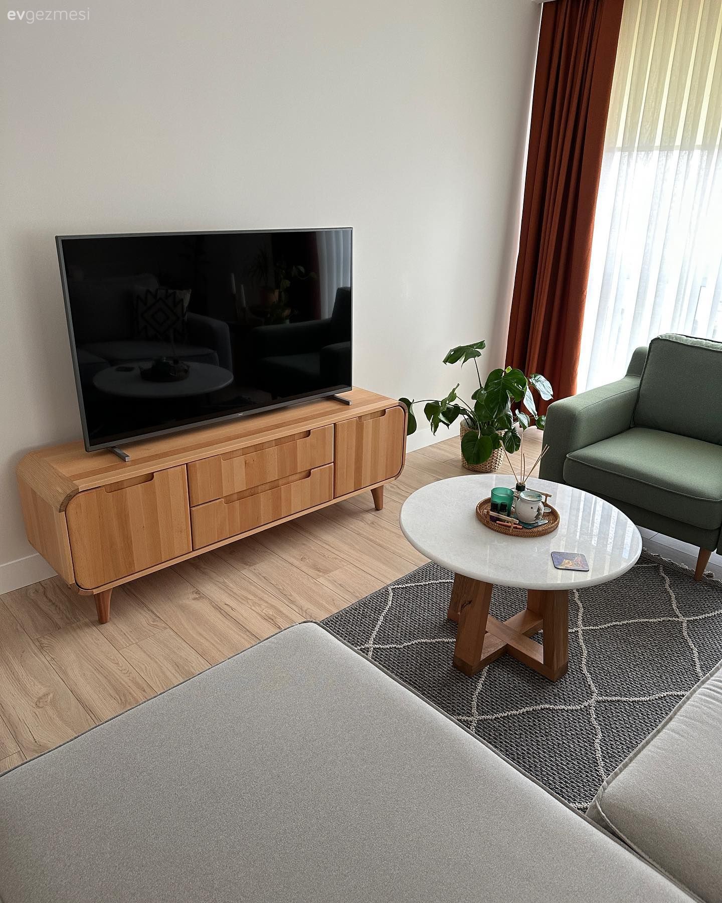 Ahşap Mobilya, Kahverengi, Yeşil, Fon perde, Perde, Tül perde, Halı