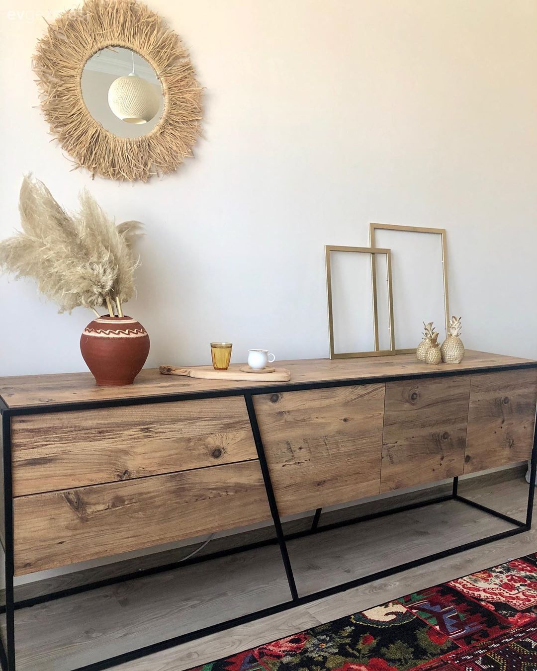 Tv ünitesi, Ahşap Mobilya, Vazo, Ev Aksesuar, Pampas otu, Ayna, Hasır