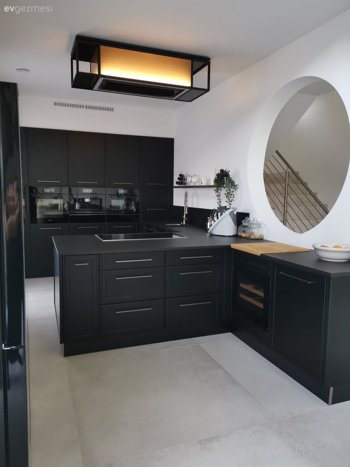 Mutfak, Siyah mutfak, Ada mutfak, Mutfak tezgahı, Mutfak tezgah arası, Mutfak aksesuarları, Mutfak zemin seramikleri