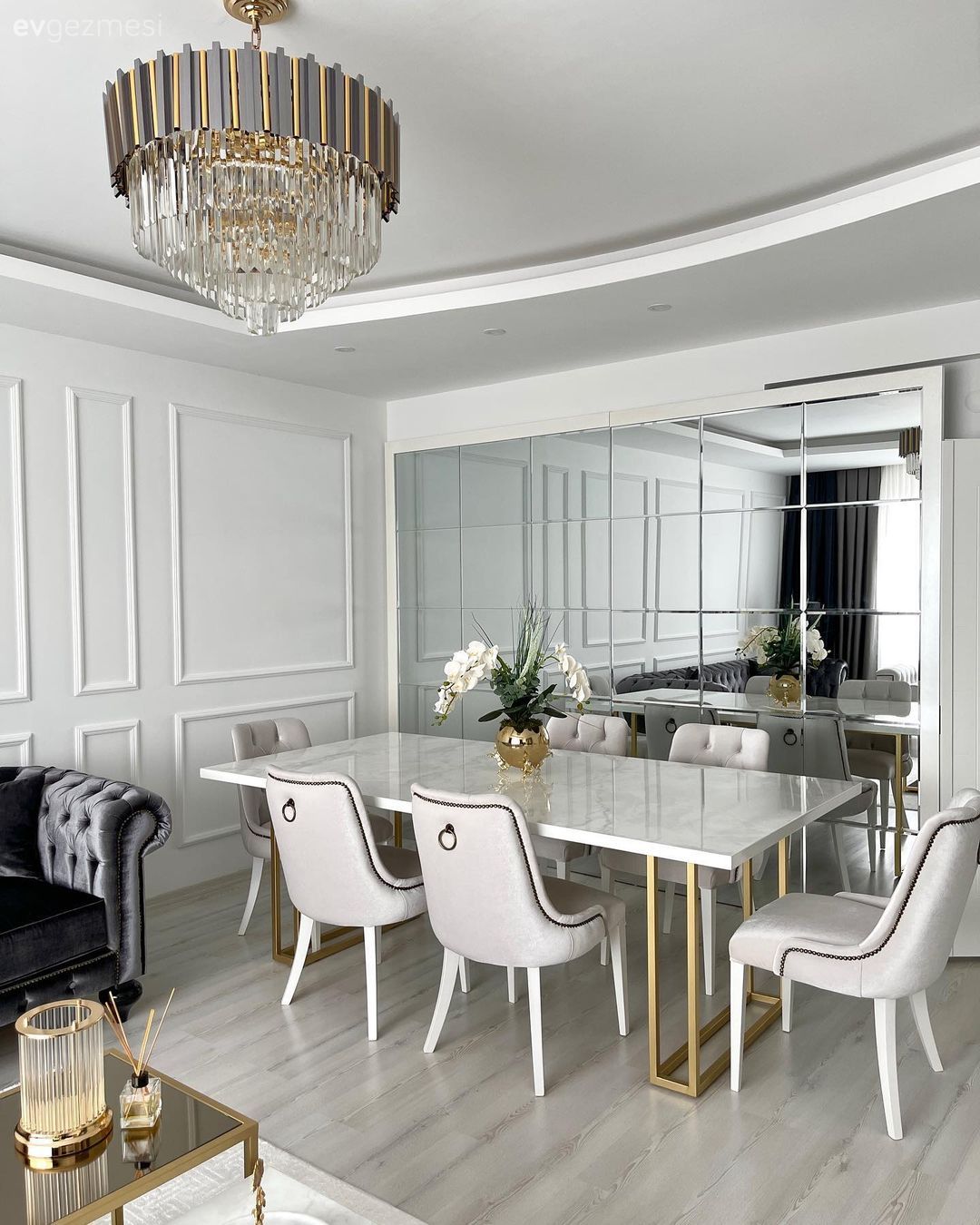 Duvar çıtalama, Beyaz, Bej, Gri, Altın, Duvar ayna kaplama, Ayna, Sandalye, Yemek masası, Parke, Yemek Odası, Art deko