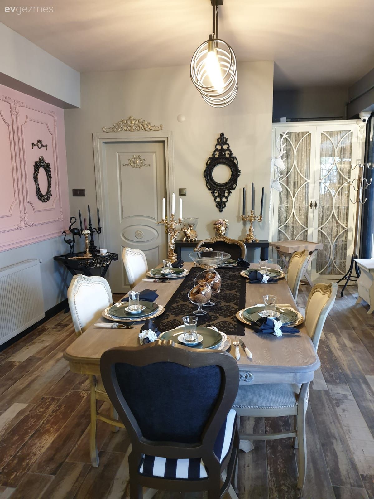 Kendin Yap, Duvar çıtalama, Pembe, Gri, Siyah, Beyaz, Altın, Varaklı Mobilya, Yemek masası, Sandalye, Duvar dekorasyonu, Kapı boyama, Avize, Aydınlatma, Yemek odası avizesi