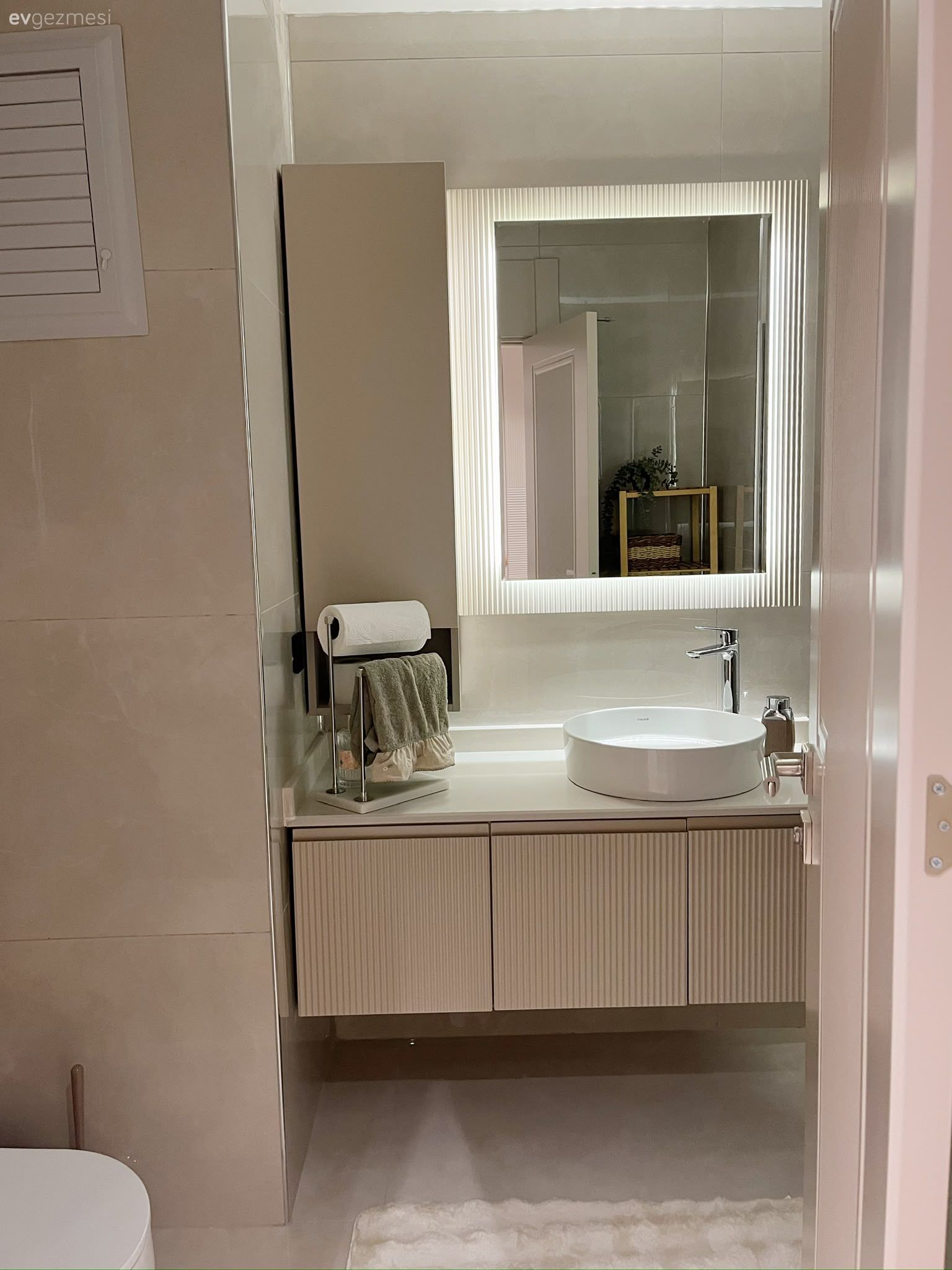 Banyo, Modern banyo, Modern, Bej, Vizon, Beyaz, Banyo dolabı, Banyo aynası, Banyo lavabosu, Banyo bataryası