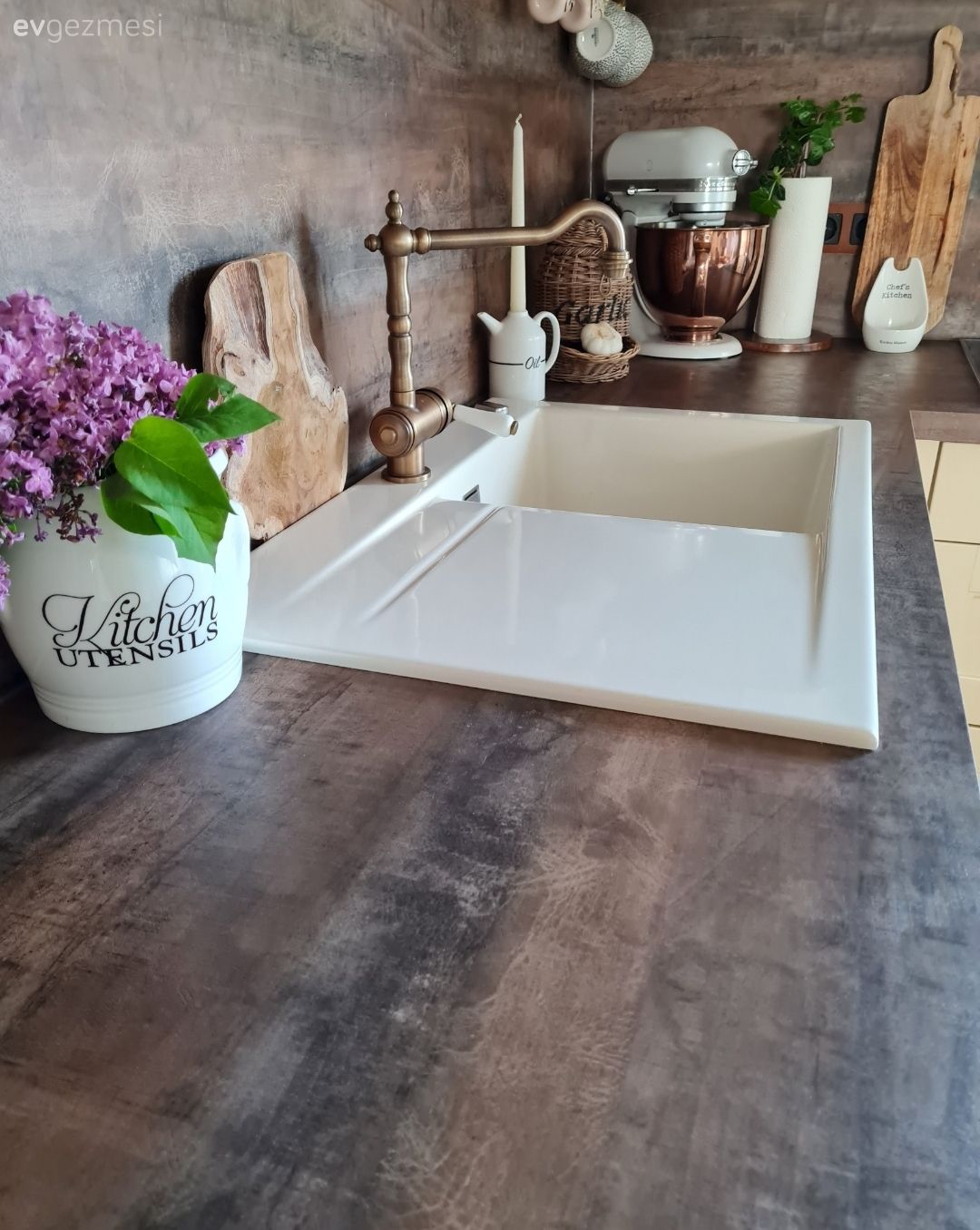 Mutfak, Krem, Kahverengi, Beyaz, Eviye , Mutfak tezgahı, Mutfak tezgah arası, Tezgah arası seramik