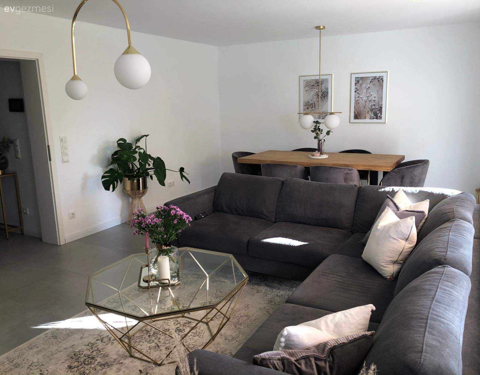 Salon, Bohem Dekorasyon, Gri, Antrasit  , Pudra pembe, Ahşap Mobilya, Köşe koltuk, Koltuk takımı, Halı, Salon halısı, Orta sehpa, Sehpa, Metal ayaklı sehpa, Ev bitkisi, Avize, Aydınlatma, Salon avizesi, Yemek masası, Sandalye, Tablo, Duvar dekorasyonu, Kırlent, Ev tekstili, Pampas otu, Çiçekler, Vazo, Ev Aksesuar