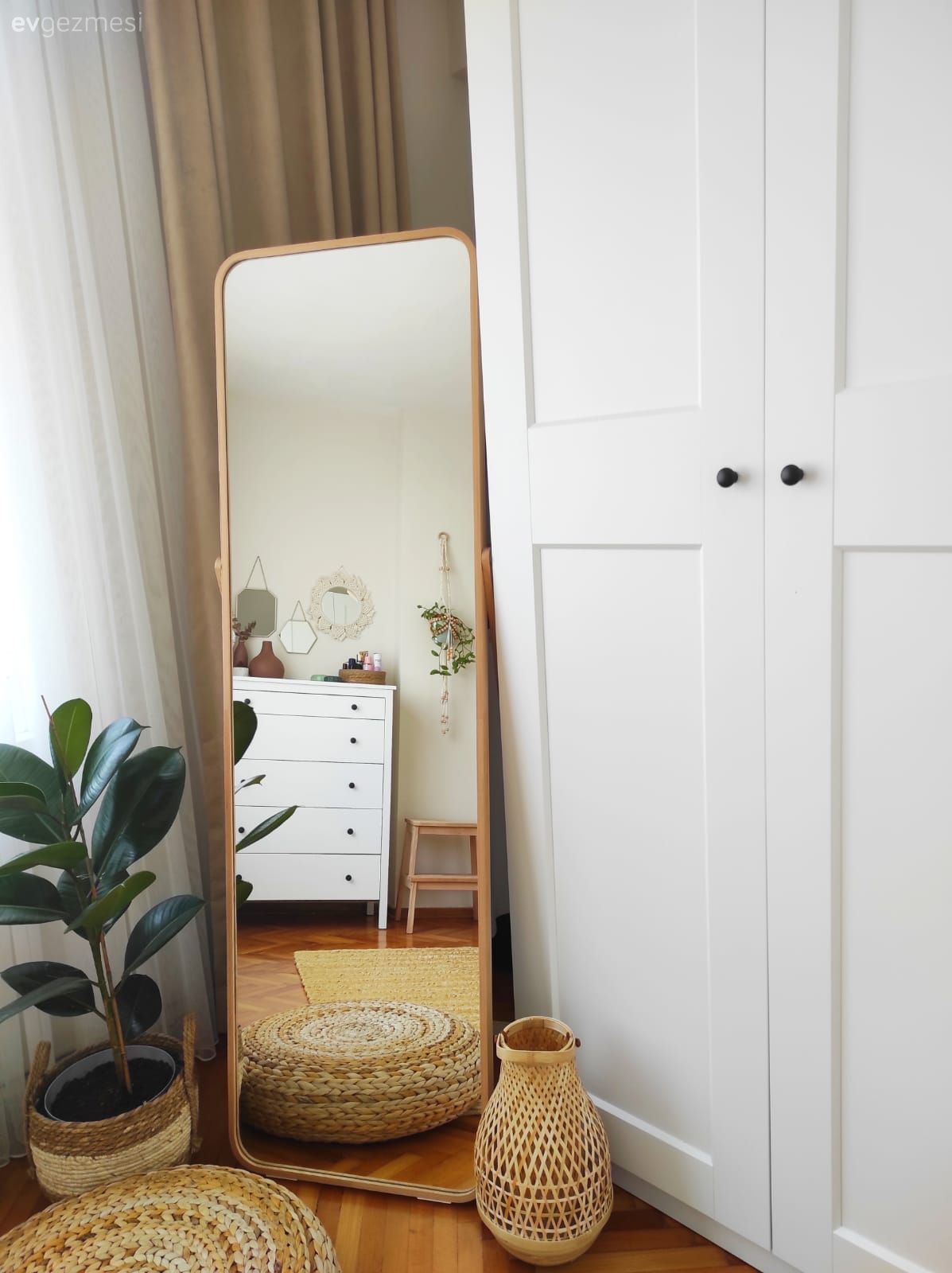 Fon perde, Perde, Tül perde, Beyaz, Krem, Boy aynası, Ayna, Rattan sandalye