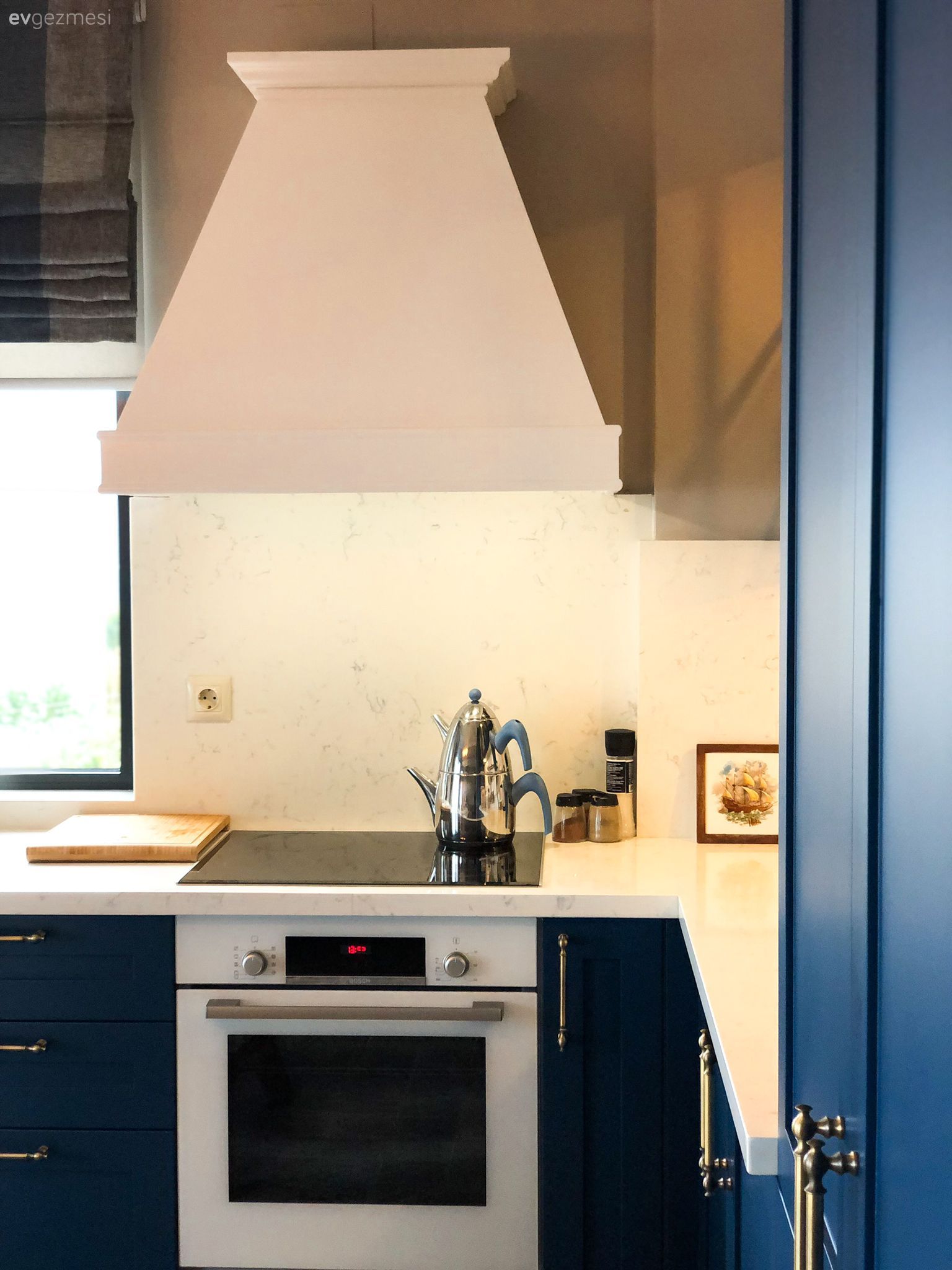 Mutfak, Beyaz, Mavi, Davlumbaz, Ankastre, Mutfak tezgahı, Mutfak tezgah arası, Mutfak perdesi