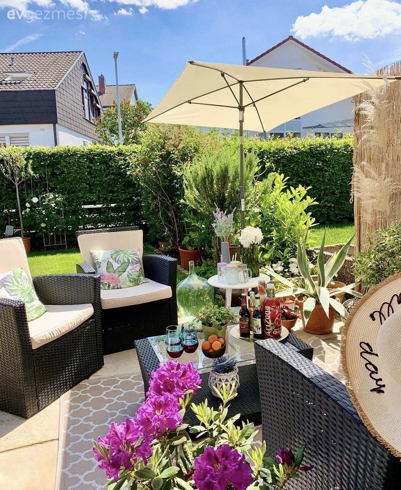 Modern Stili Seven Bu Evin Bahçesi Gülük Gülistanlık!