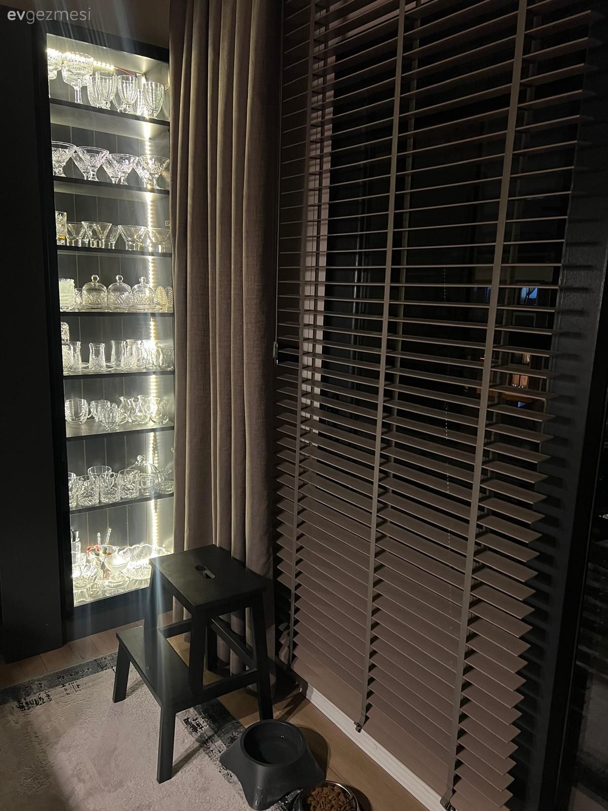 Jaluzi, Siyah, Duvar rafı, Duvar dekorasyonu