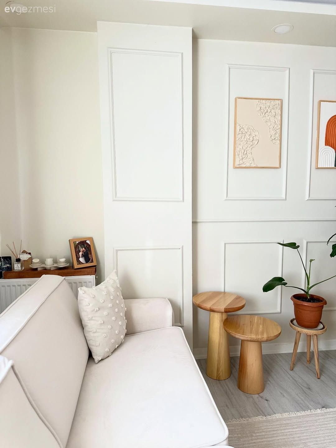 Bu Salonda Eşyalar Arasında Yeteri Kadar Alan Var