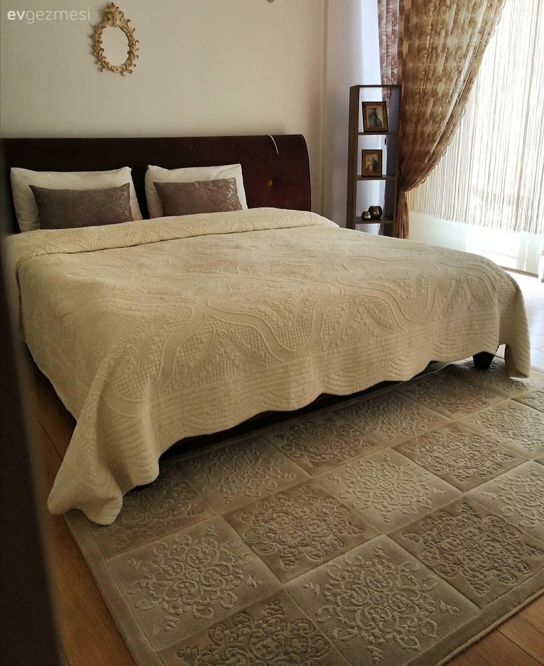 Yatak Odası, Yatak başlığı, Yatak örtüsü, Krem, Kahverengi