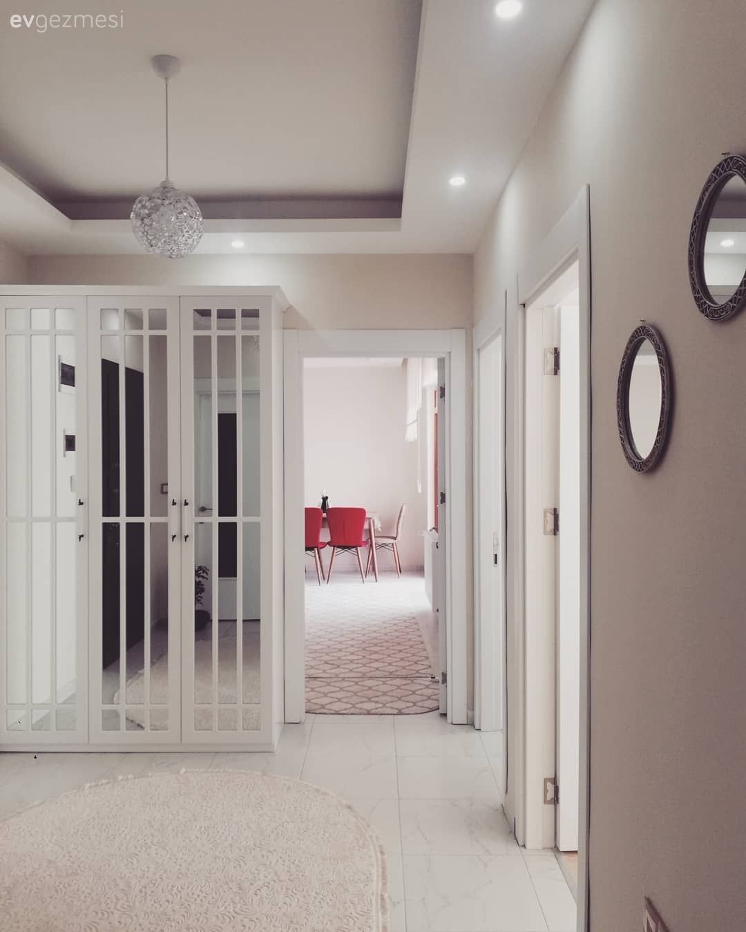 Antre, Beyaz, Ayna kapaklı vestiyer, Ayna, Ev bitkisi, Antre halısı, Desenler