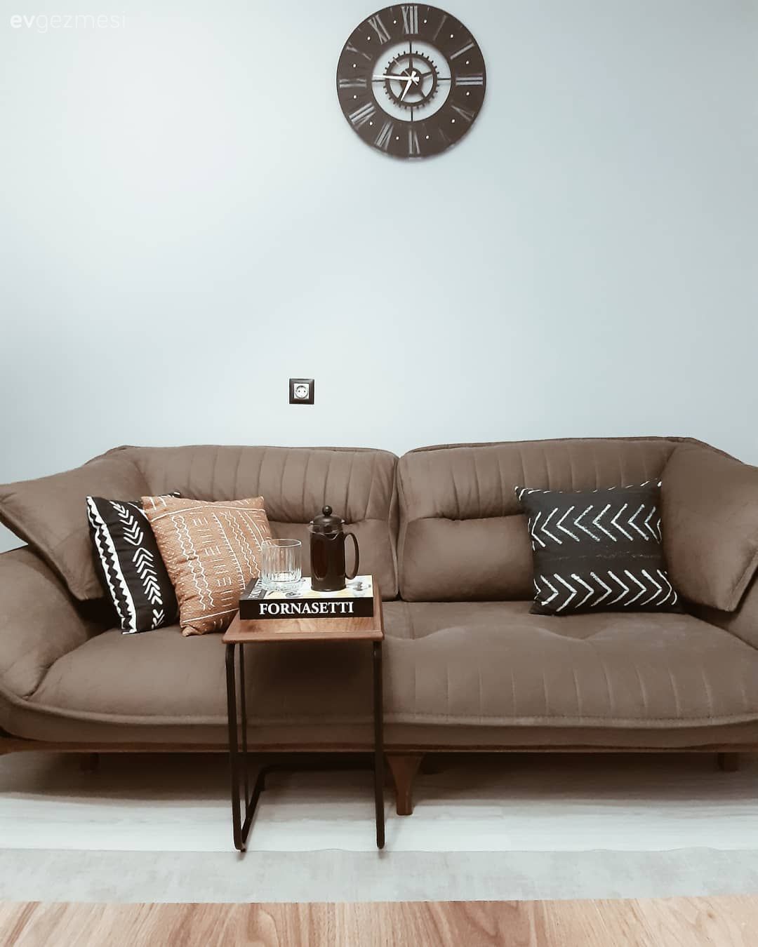 Salon, Modern, Vizon, Kırlent, Ev tekstili, Duvar saati, Duvar dekorasyonu, Yan sehpa, Sehpa, Halı