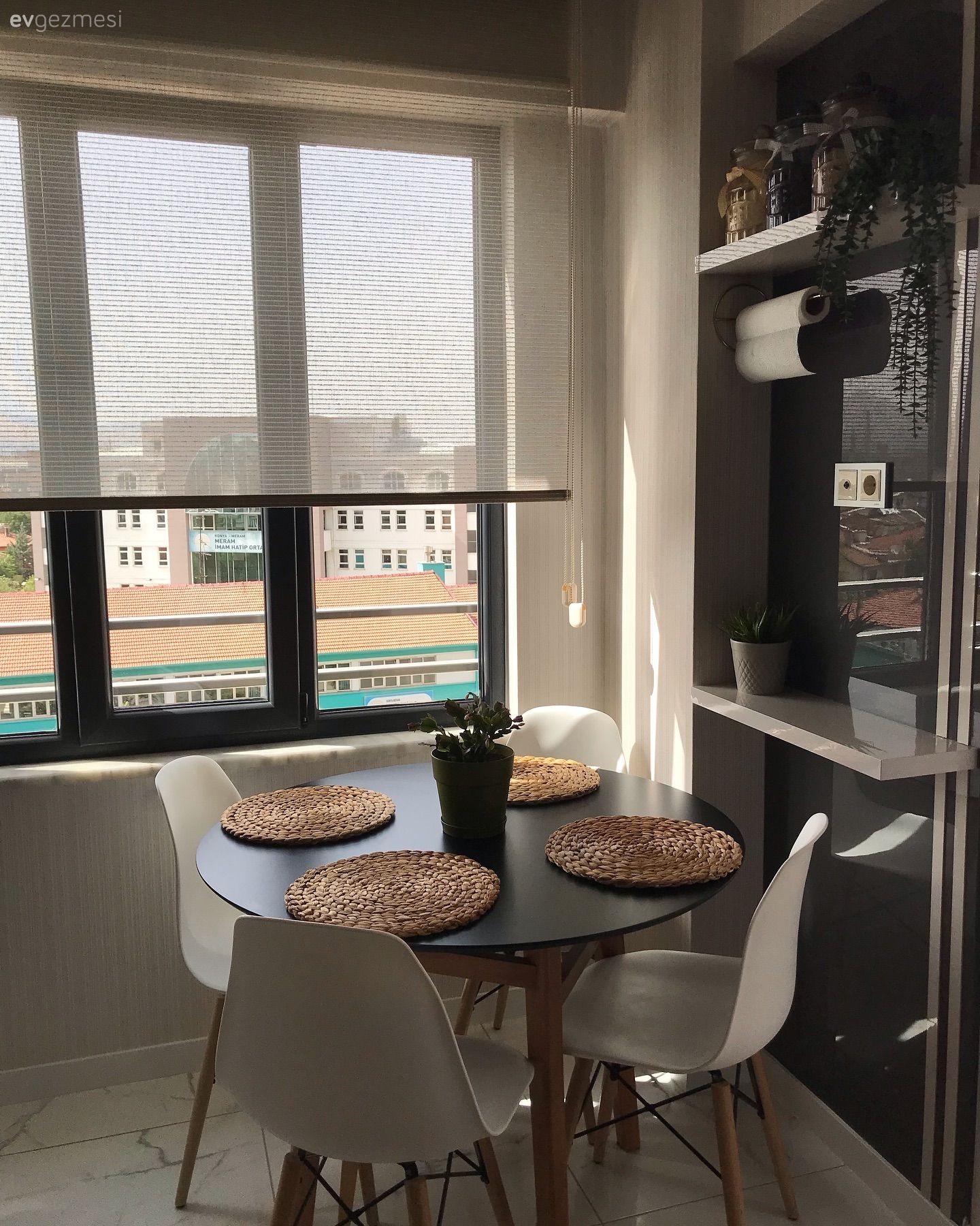 Mutfak masası, Sandalye, Mutfak rafı, Mutfak, Mutfak perdesi, Stor perde