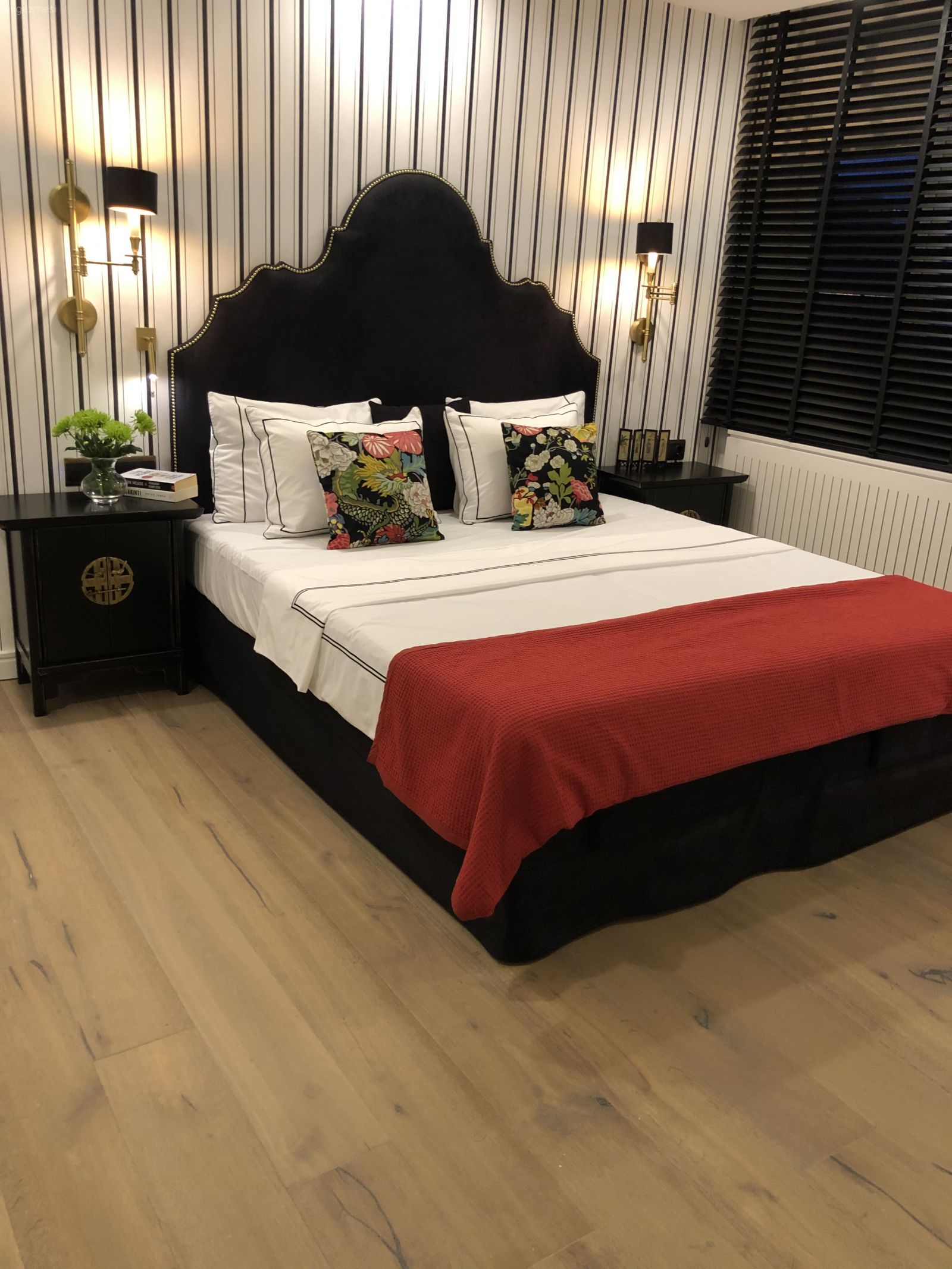 Kırmızıyı Seven Bu Deniz Manzaralı Evde Her Köşe Adeta Bir Sanat Eseri!