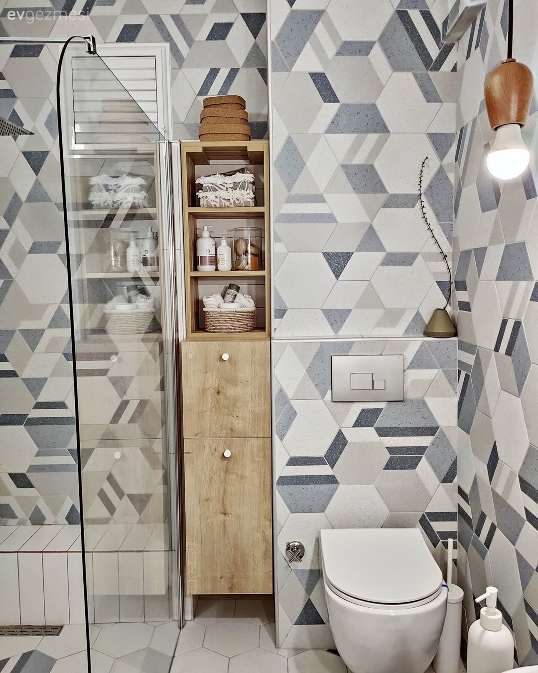 Banyo, Beyaz, Gri, Mavi, Banyo dolabı, Banyo aynası, Banyo seramikleri, Banyo rafı, Vazo, Ev Aksesuar, Çiçekler, Ayna kapaklı dolap, Ayna, Banyo aydınlatması, Duşakabin