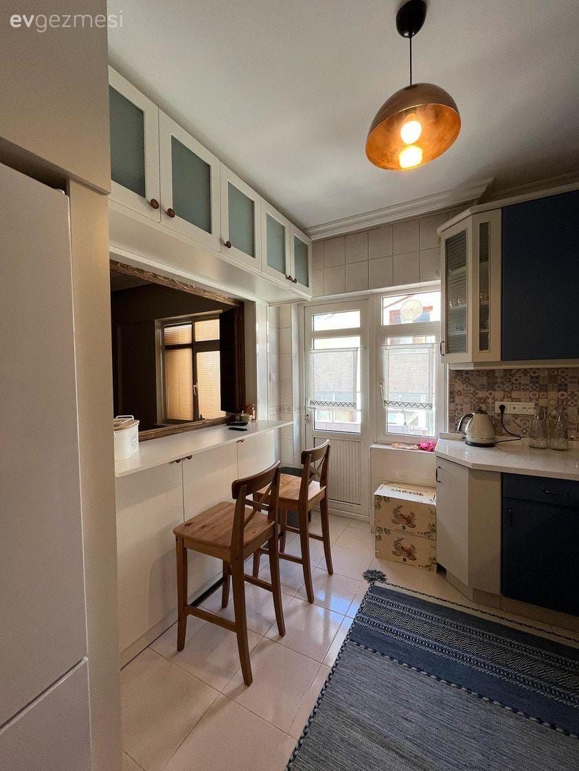 Amerikan Mutfak, Mutfak, Beyaz, Mavi, Mutfak tezgahı, Mutfak tezgah arası, Tezgah arası seramik, Kahverengi, Mutfak Avize Modelleri, Mutfak halısı