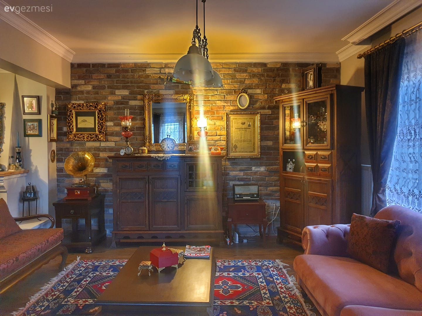 Bu Çatı Katı Rustik Etkileri Yaşanmışlık Hissiyle Taçlandırmış!