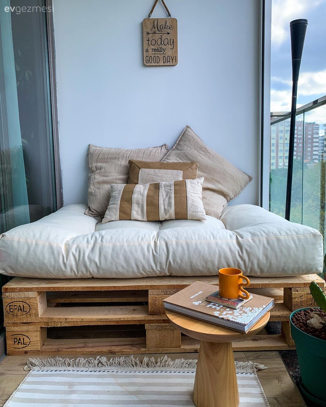 Balkon, Bohem Dekorasyon, Palet, Beyaz, Krem, Kahverengi, Balkon halısı, Yan sehpa, Sehpa