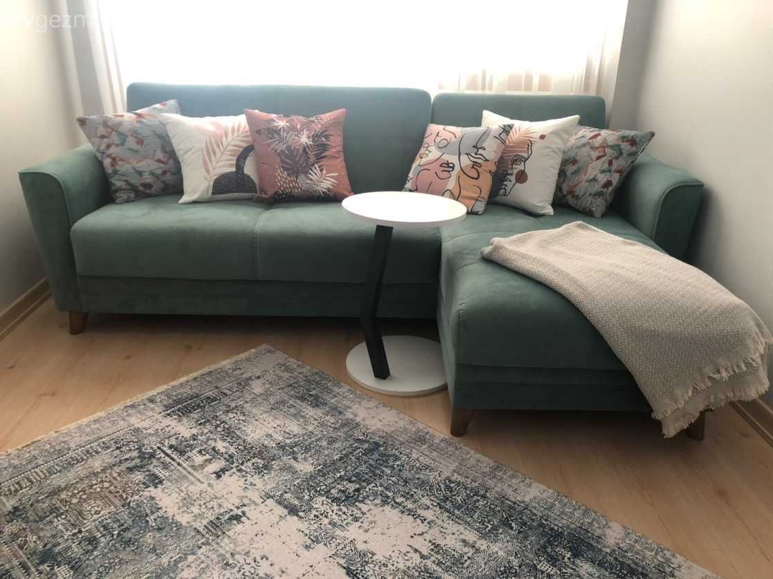 Oturma Odası, Köşe koltuk, Koltuk takımı, Yeşil, Beyaz, Kırlent, Ev tekstili, Gri, Tül perde, Perde, Halı