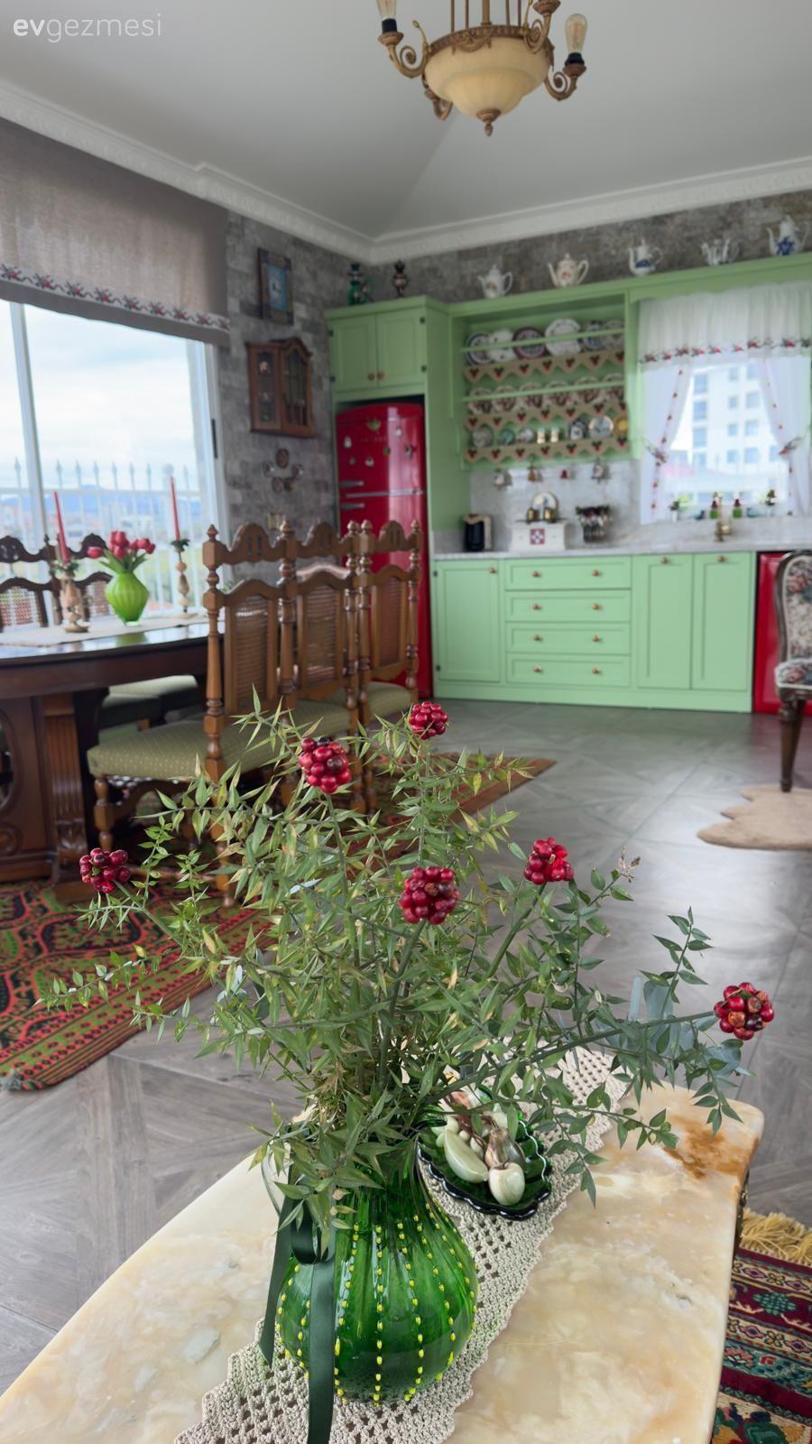 Bu Nostaljik Kış Bahçesinde Her Şey Cesurca Kullanılmış