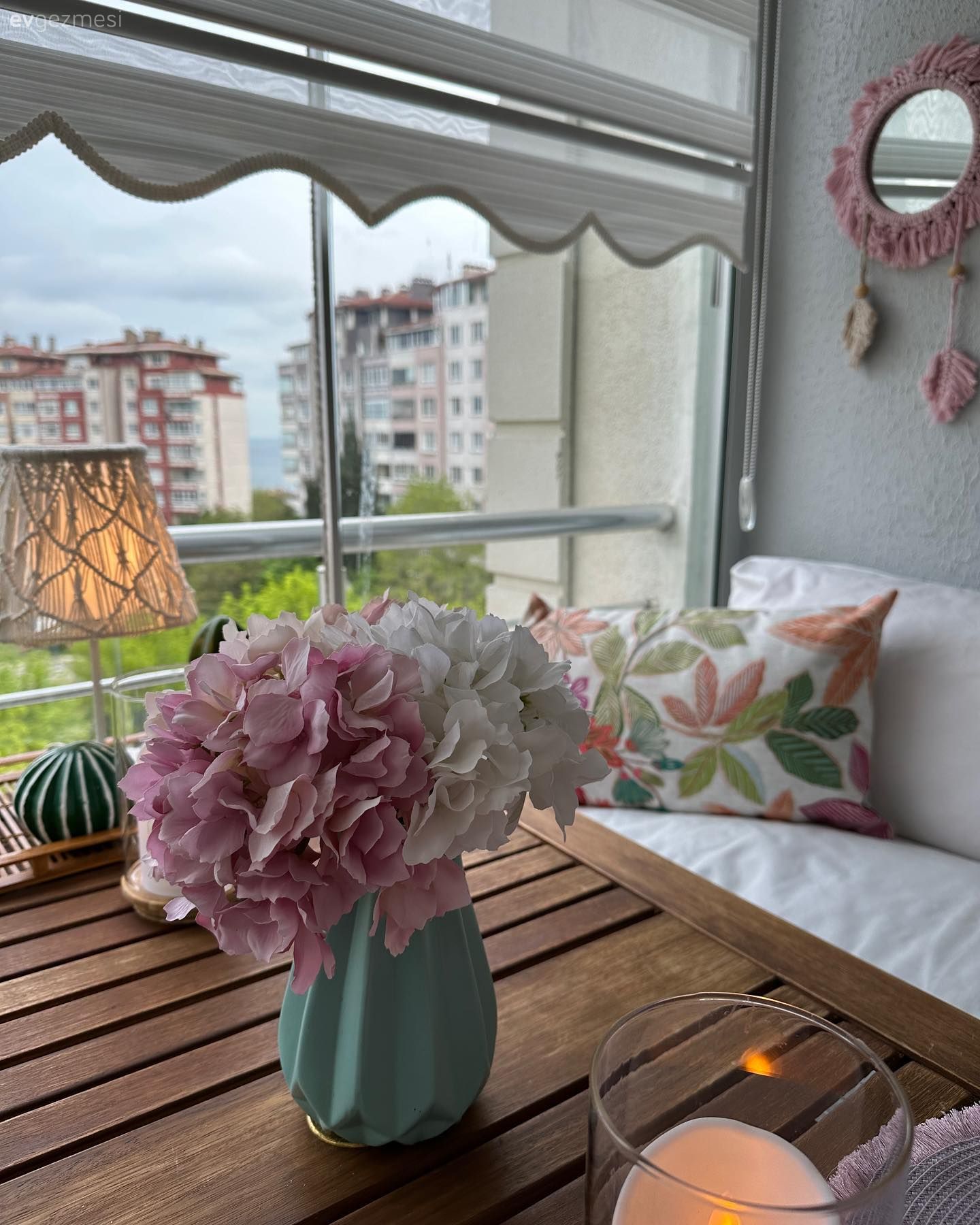 Balkon Gezmesi: Her Mevsime Hazır Bir İstanbul Balkonu!