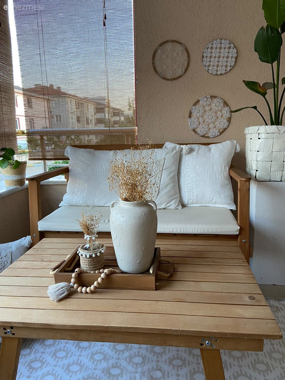 Balkon, Ahşap Mobilya, Balkon masası, Balkon oturma grubu, Ev bitkisi, Dekoratif Objeler, Balkon perdesi