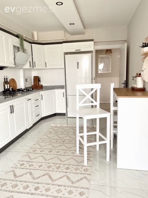 Mutfak, İskandinav, Beyaz, Siyah, Shaker kapaklı dolaplar, Mutfak tezgahı, Mutfak tezgah arası, Tezgah arası seramik, Mutfak masası, Sandalye, Bar masa & sandalyeleri, Mutfak halısı