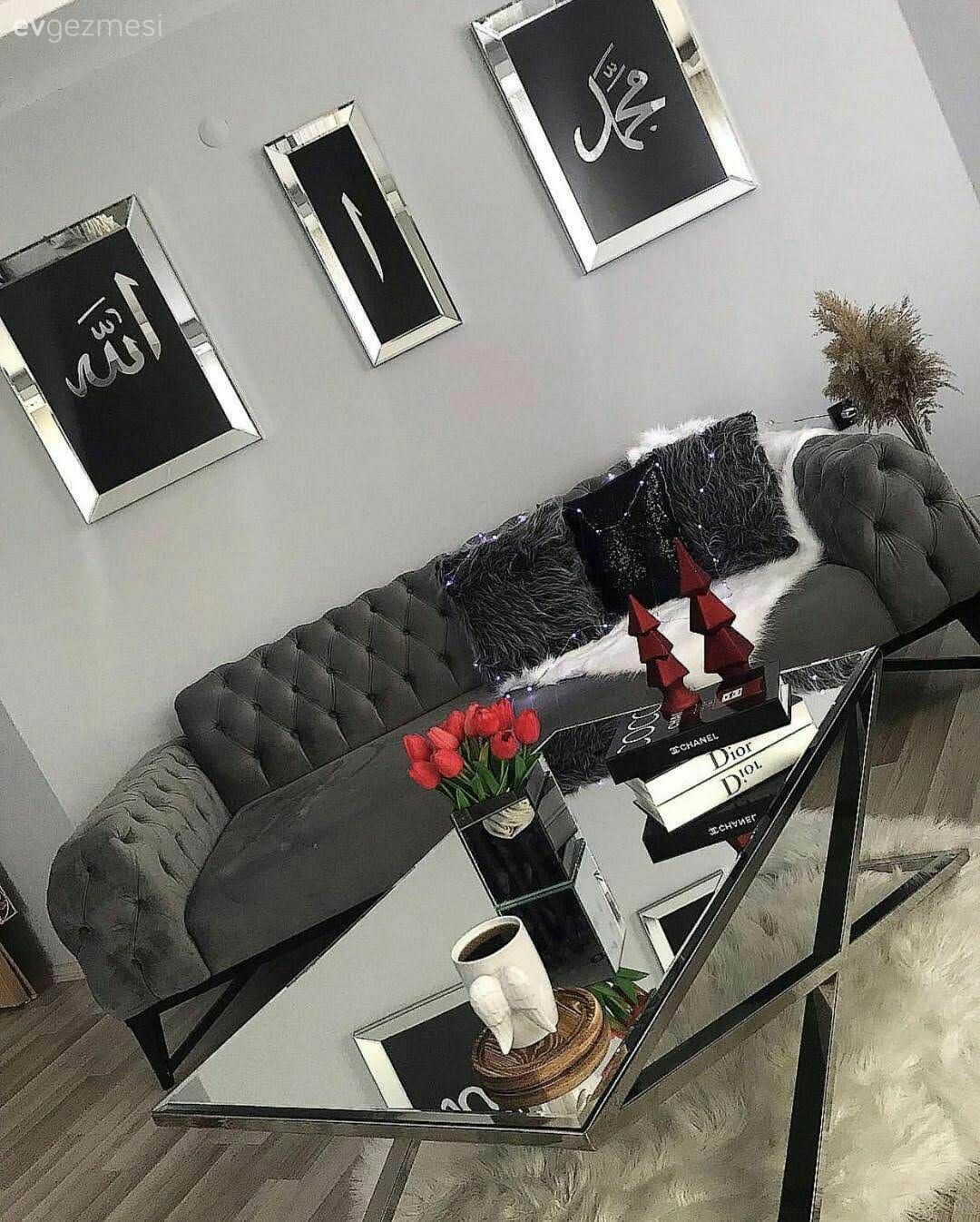 Salon, Modern, Gri, Kapitoneli koltuk, Aynalı mobilya, Kırlent, Ev Aksesuar, Sehpa üstü aksesuarı, Ayna çerçeve, Duvar dekorasyonu, Post halı, Metal ayaklı sehpa, Yapay çiçekler