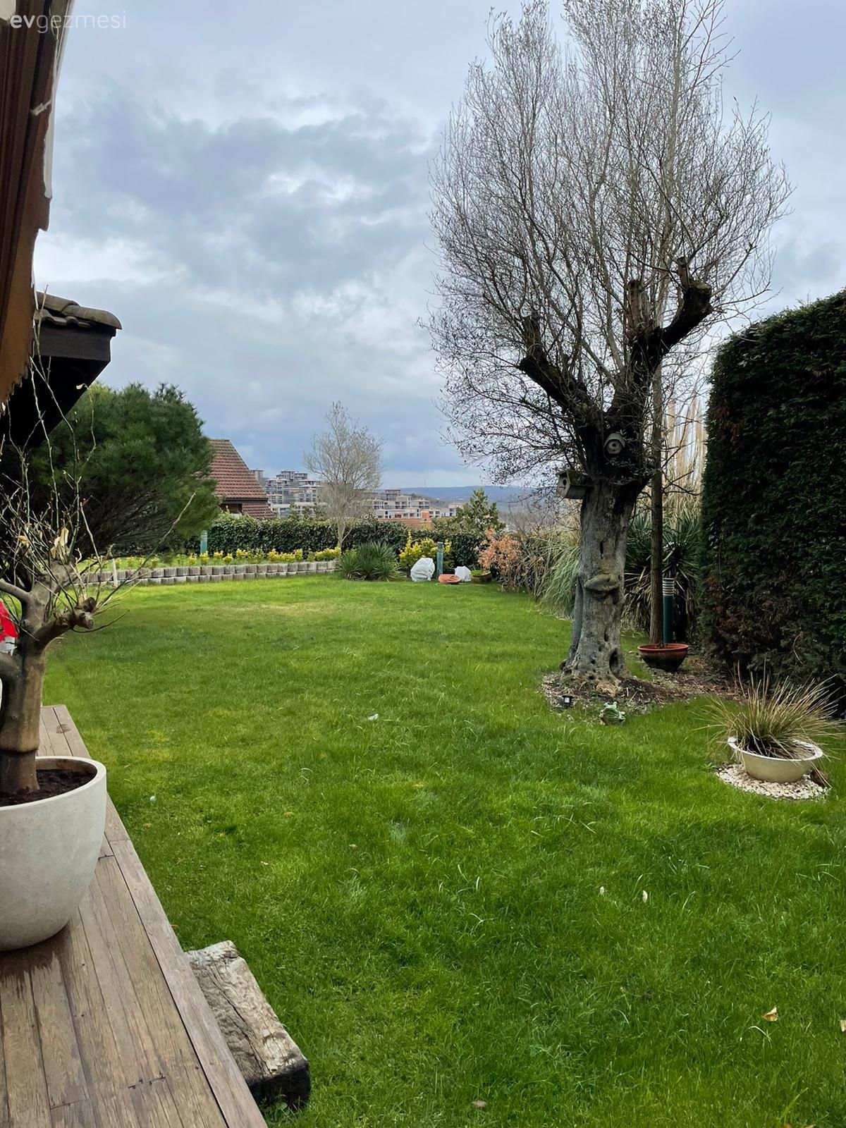 Zamansızlık Hissi Veren Bu Evde Az ve Çok Ortak Paydada Buluşmuş!