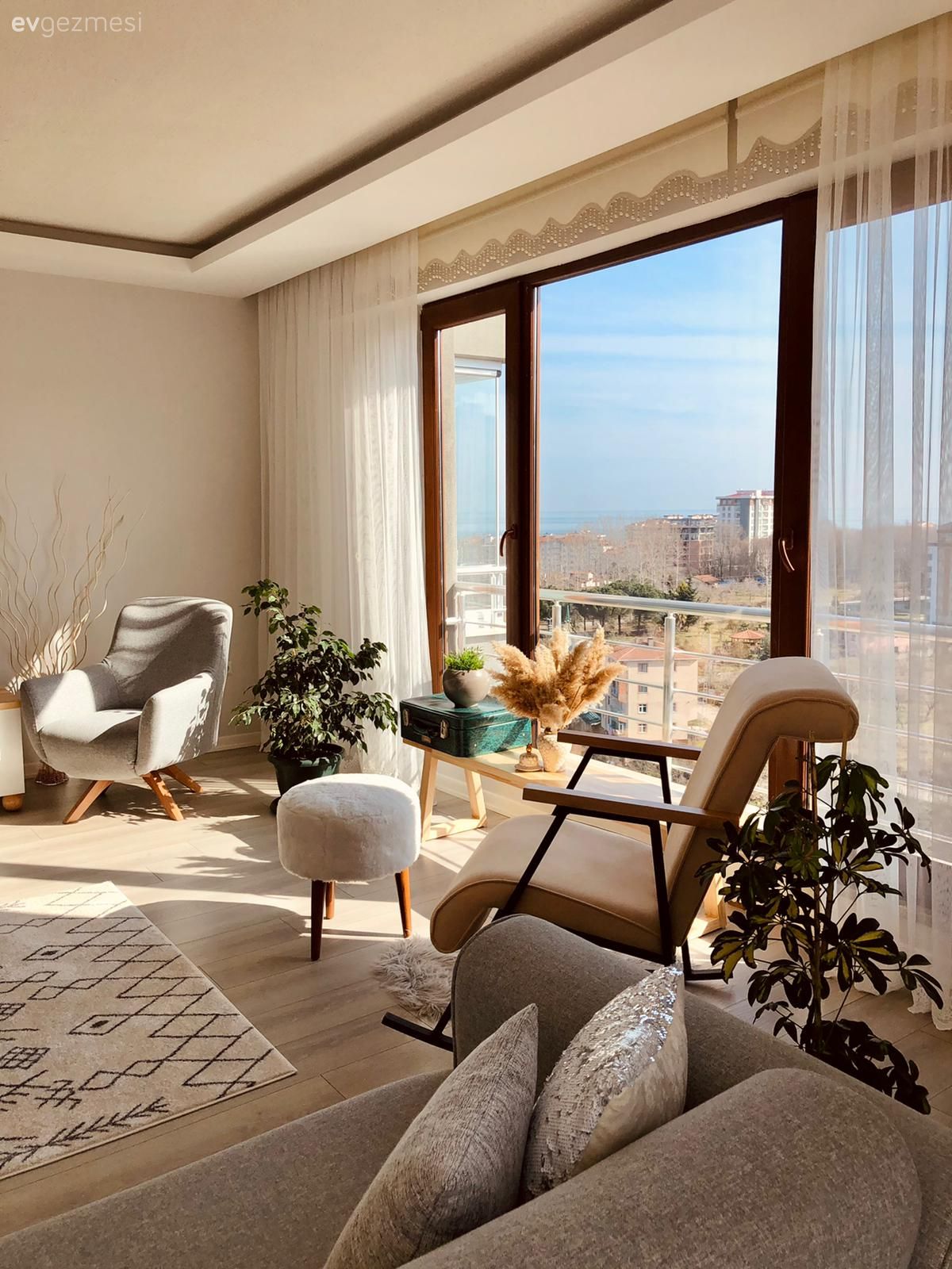 Bu Ordu Evi Yeni Suretinde Sadeliğe Göz Kırpmış!